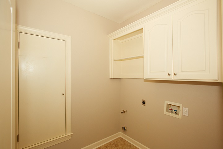 COUNTRY CLUB OF ARK THE - Residential Lease