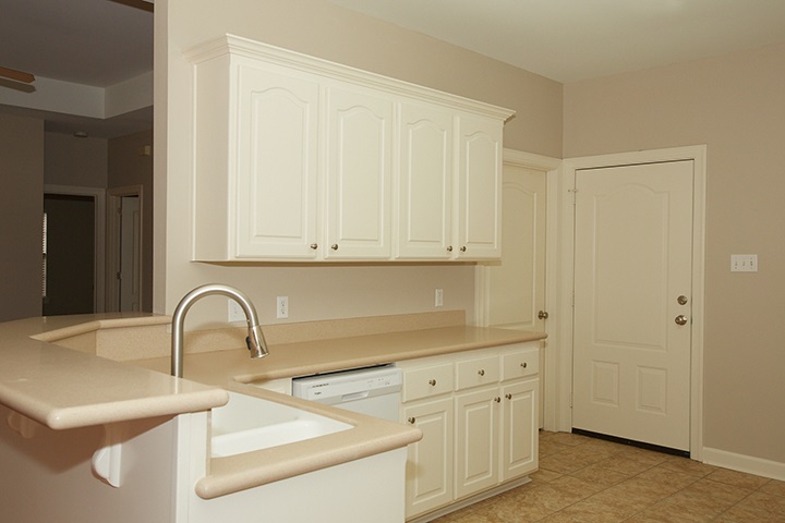 COUNTRY CLUB OF ARK THE - Residential Lease