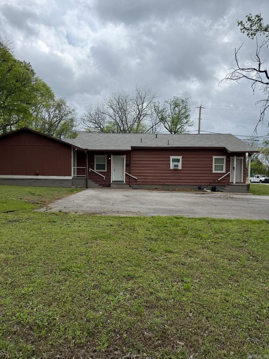 This 2-bedroom and 1-full bath apartment is part of a triplex on a corner lot in the desirable Benton School District. Property is located blocks away from Tyndall Park and K-12 schools. It's freshly updated unit is ready to move-in. Heated and cooled, owner provides refrigerator, gas range and garbage pick up.