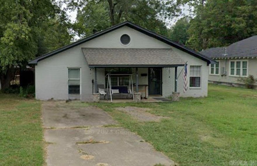 This 4BR 2BA home is a great opportunity for investors or buyers wanting a place they can personalize. With solid bones and plenty of potential, it’s ideal for adding to a rental portfolio or transforming into a comfortable updated home. Conveniently located close to schools, shopping, and all the amenities of downtown Conway. Agents see remarks.