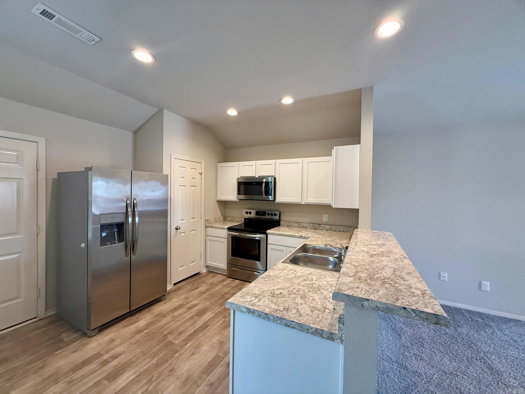 WHITE OAK CROSSING - Residential Lease