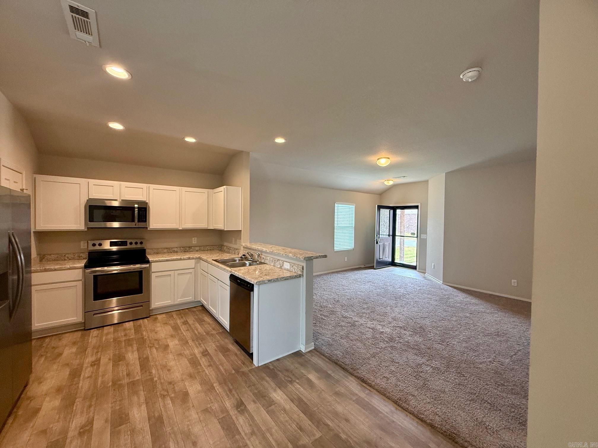 WHITE OAK CROSSING - Residential Lease