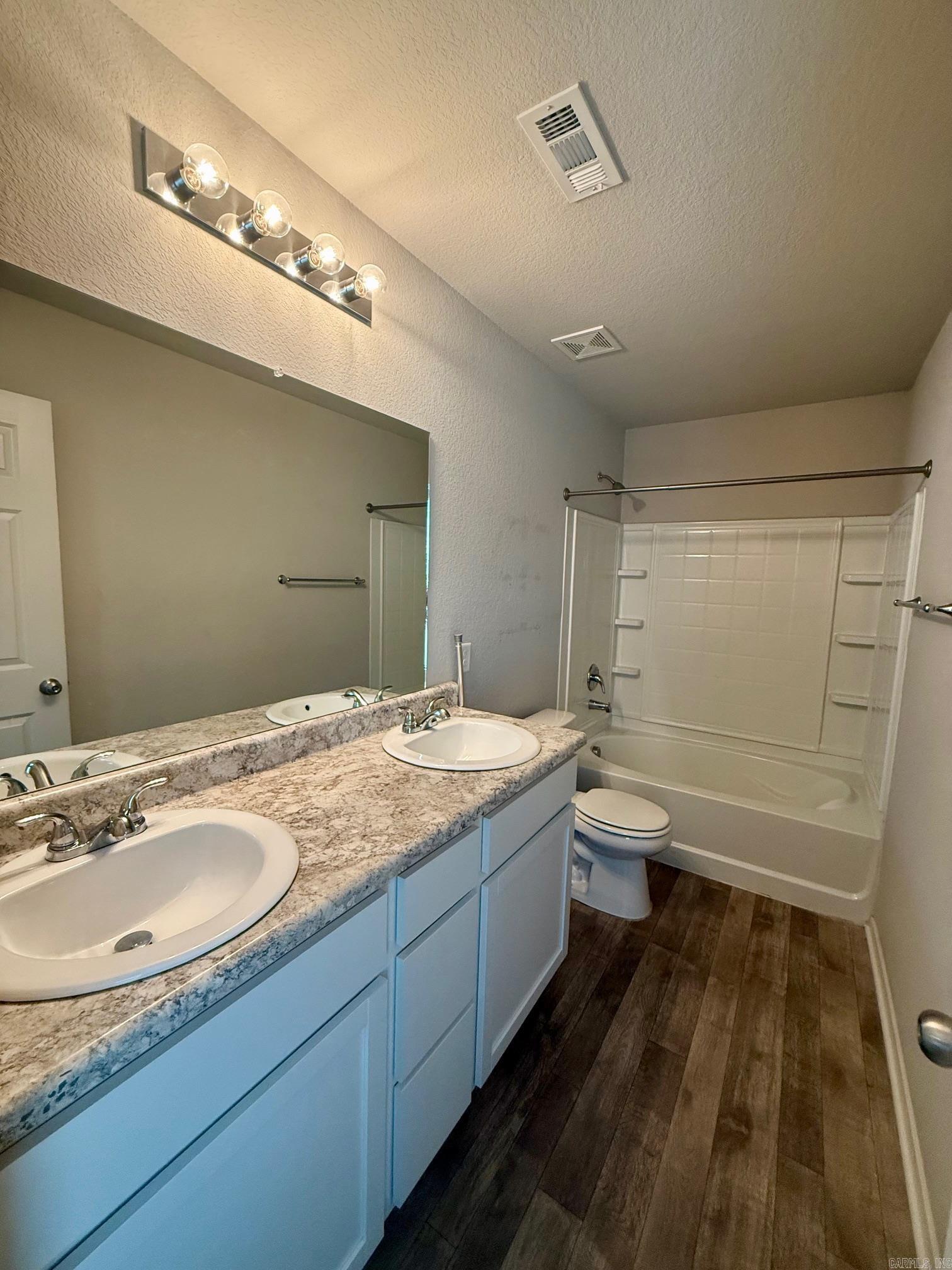 WHITE OAK CROSSING - Residential Lease