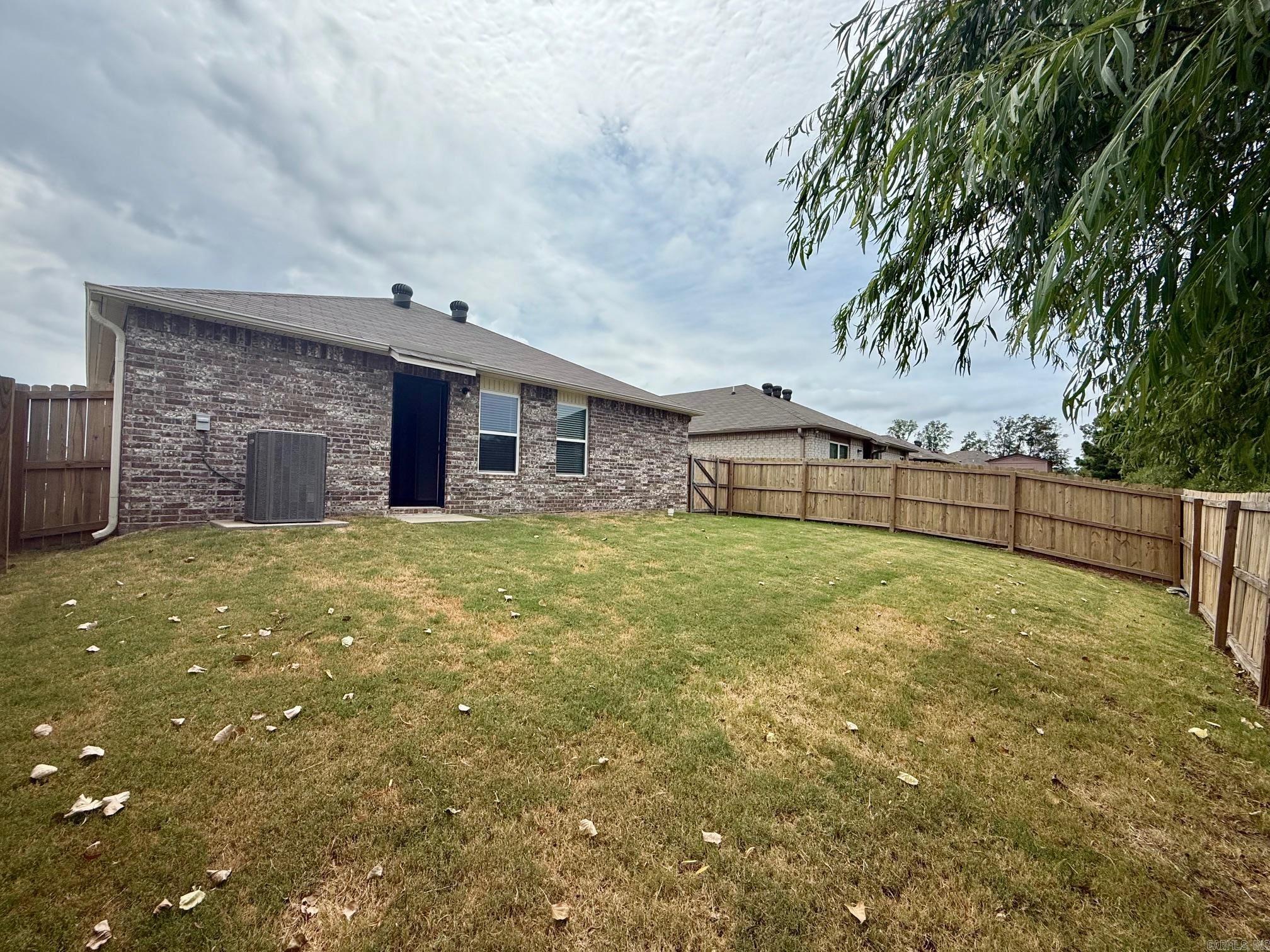 WHITE OAK CROSSING - Residential Lease