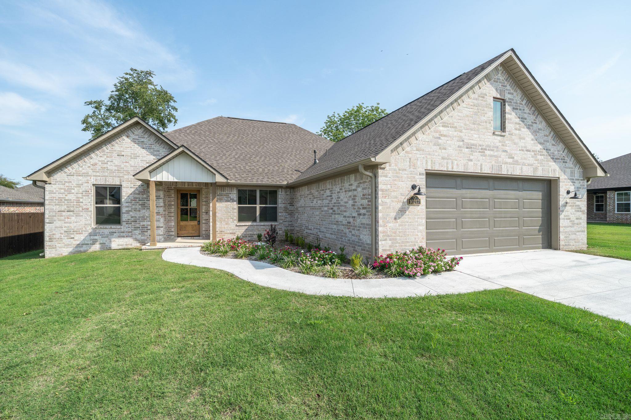 10217 Tyrell Ct, Fort Smith, AR 72916. Located in Fort Smith's Shire Glen Subdivision at Chaffee Crossing, this Justin Green Custom Home offers 4 bedrooms, 3 bathrooms, and 2,160 sqft of thoughtfully designed living space. Highlights include luxe quartz countertops, durable wood and tile flooring, an open living and kitchen layout, a split floor plan, and a covered back porch. Built with advanced energy-efficient featuresāfrom high-performance insulation and windows to modern HVAC systemsāthis home is designed to provide year-round comfort while reducing utility costs. As an added assurance, Justin Green is offering a 3-year builder warranty ā making this home a smart investment in one of Fort Smithās most desirable communities. Call today to schedule your showing! Justin Green Custom Homes: Honesty and Integrity Built into Every Home.