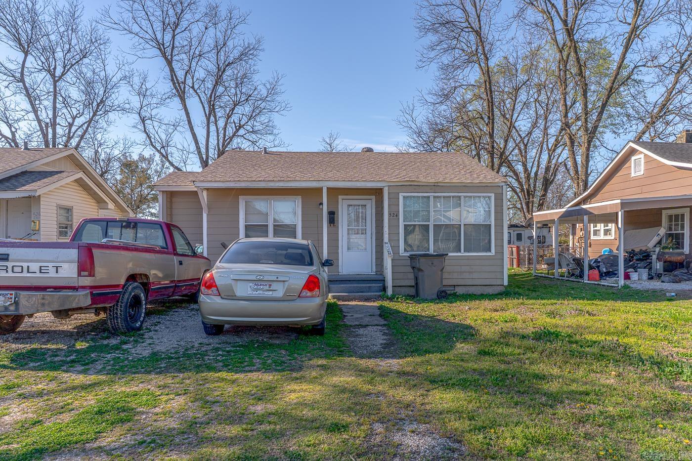 Welcome to the Market, 524 E. Main St., Paragould, AR! Investor-friendly opportunity! This 3-bedroom, 1-bath home offers 736 sq. ft. of living space on a ±0.13-acre lot. Tenant-occupied with minor updates throughout, this property is a great addition to any rental portfolio. The seller is also offering a portfolio that includes 10 additional single-family homes and a quadplex, providing a fantastic investment opportunity. Call today for more details!