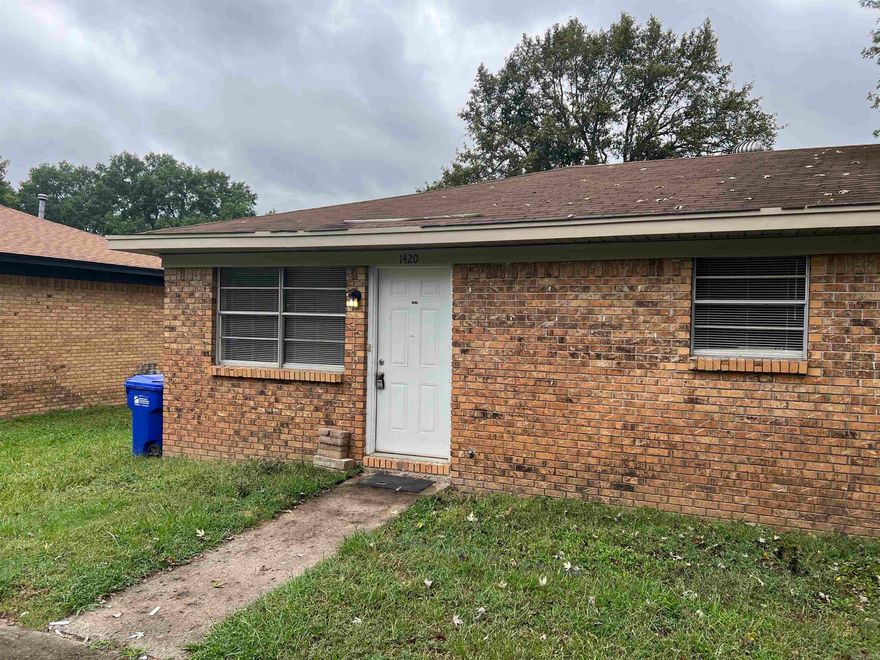 Nice Duplex move in ready. $35 Application fee. Income requirement is 3X monthly rent.