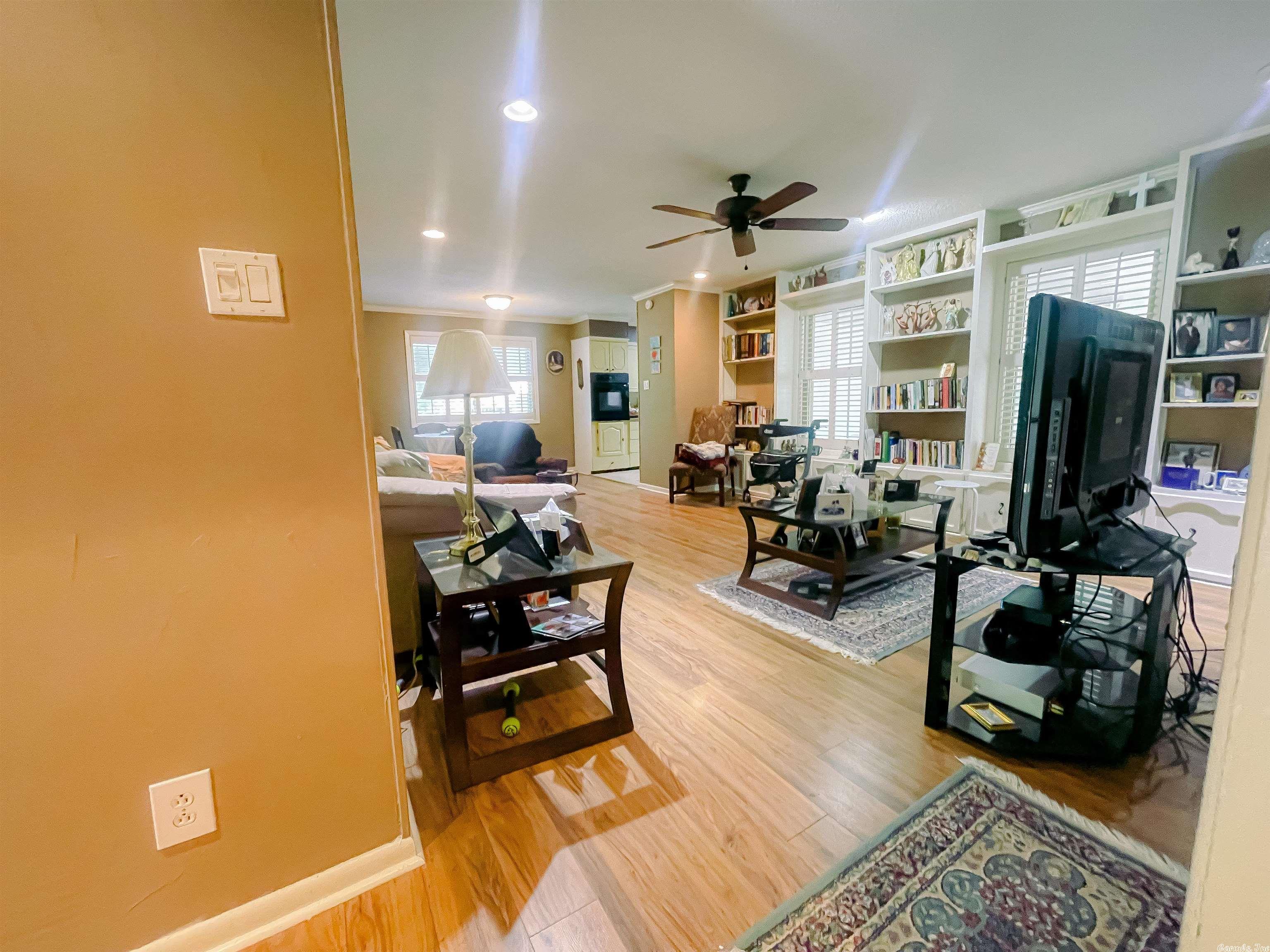 INDIAN HILLS - Residential