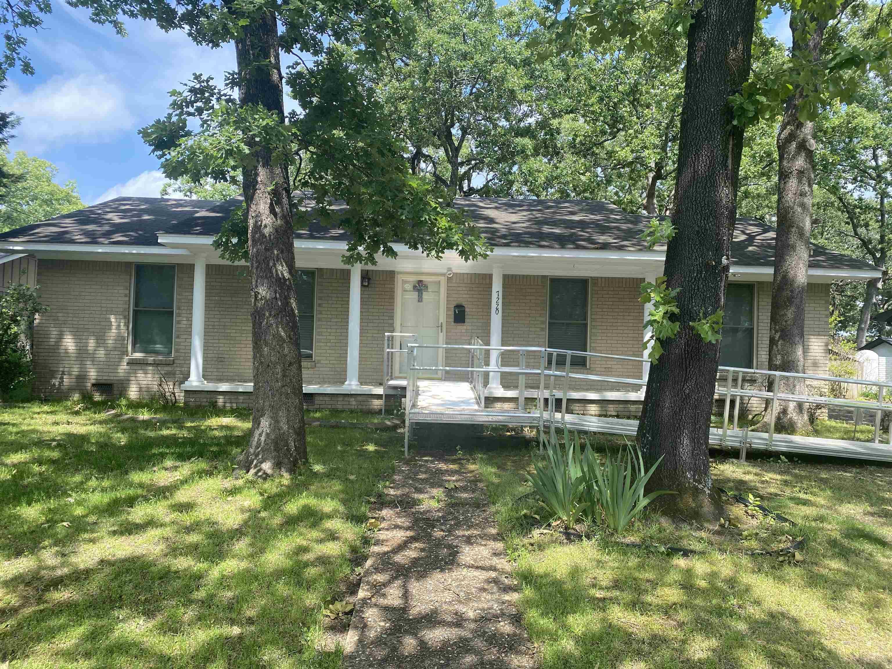 INDIAN HILLS - Residential