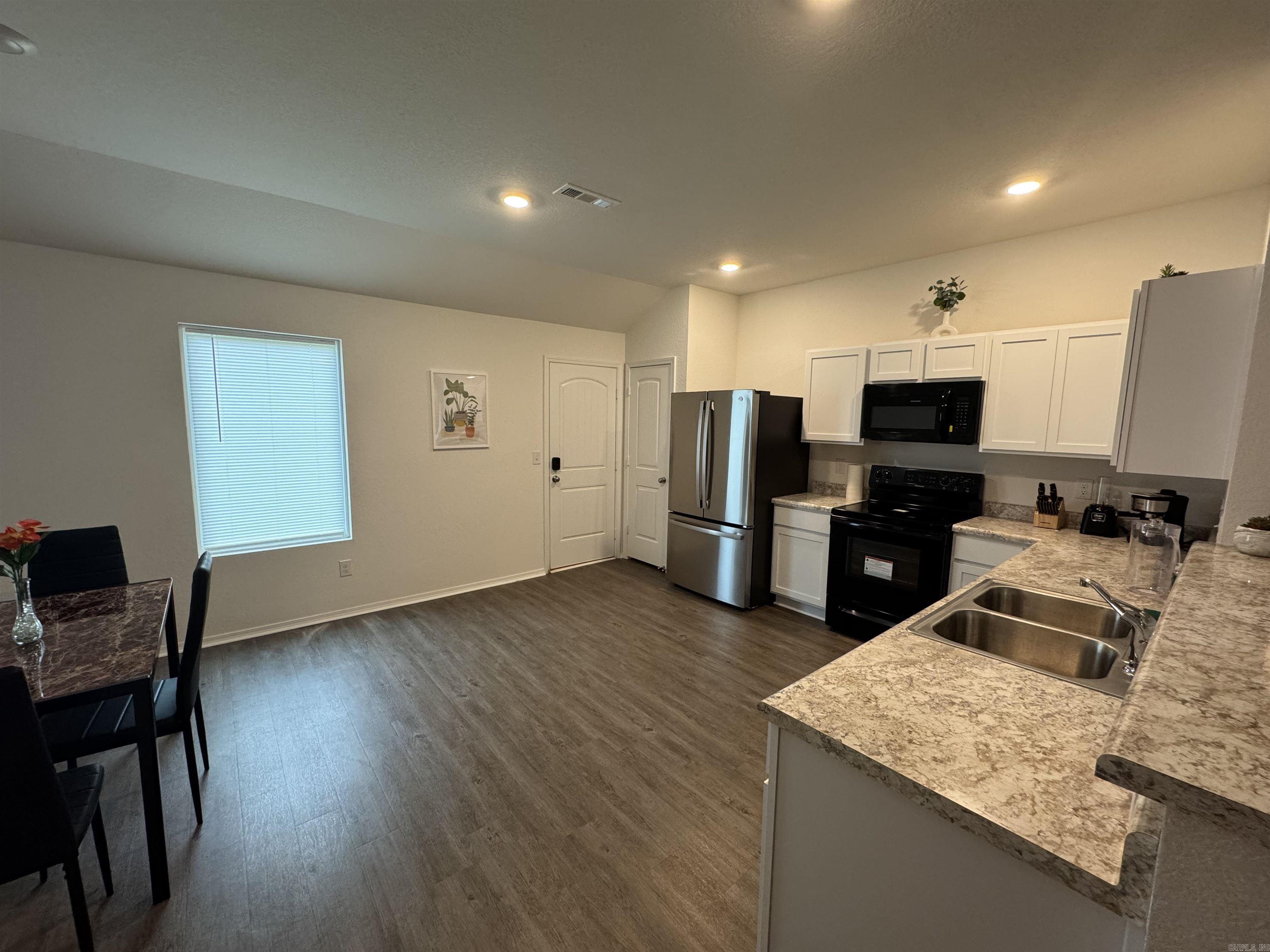 STAGECOACH MEADOWS - Residential Lease