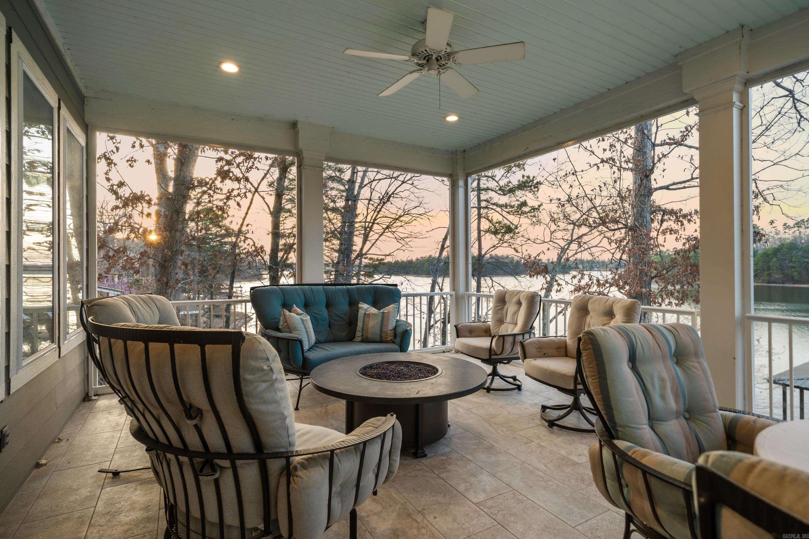 LONG POINT - Residential