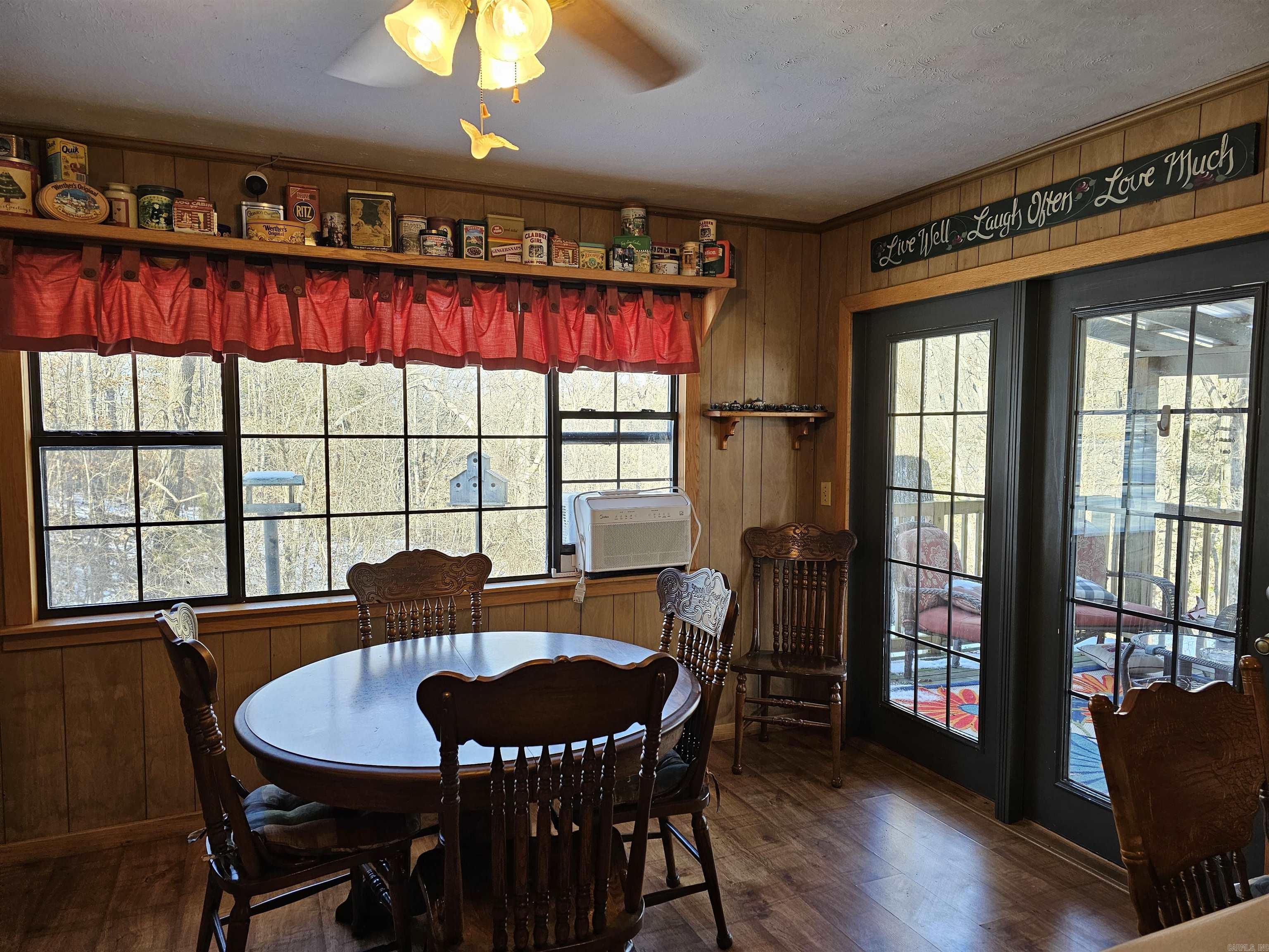 Leslie Original Town - Residential