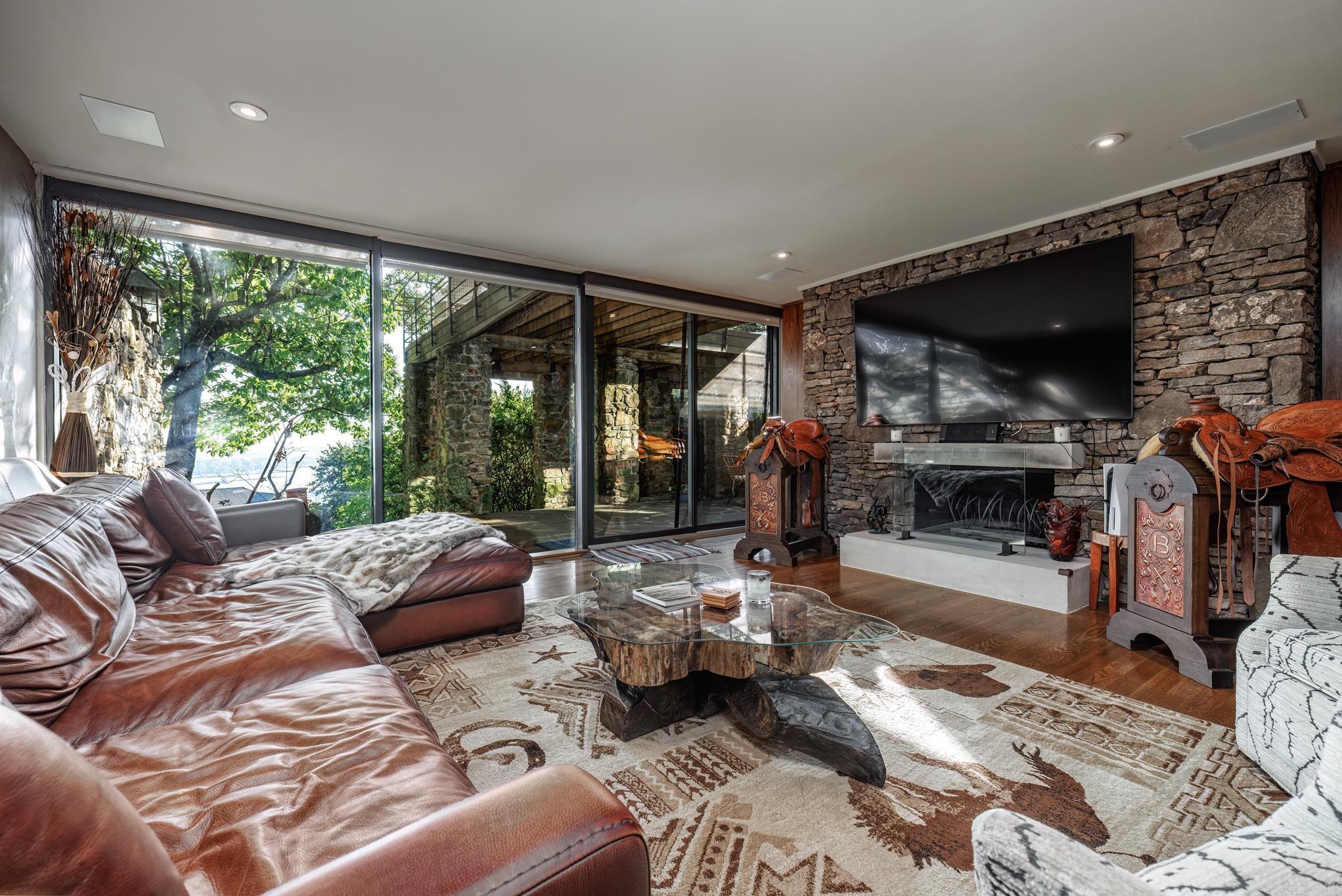 RIVERVIEW POINT - Residential