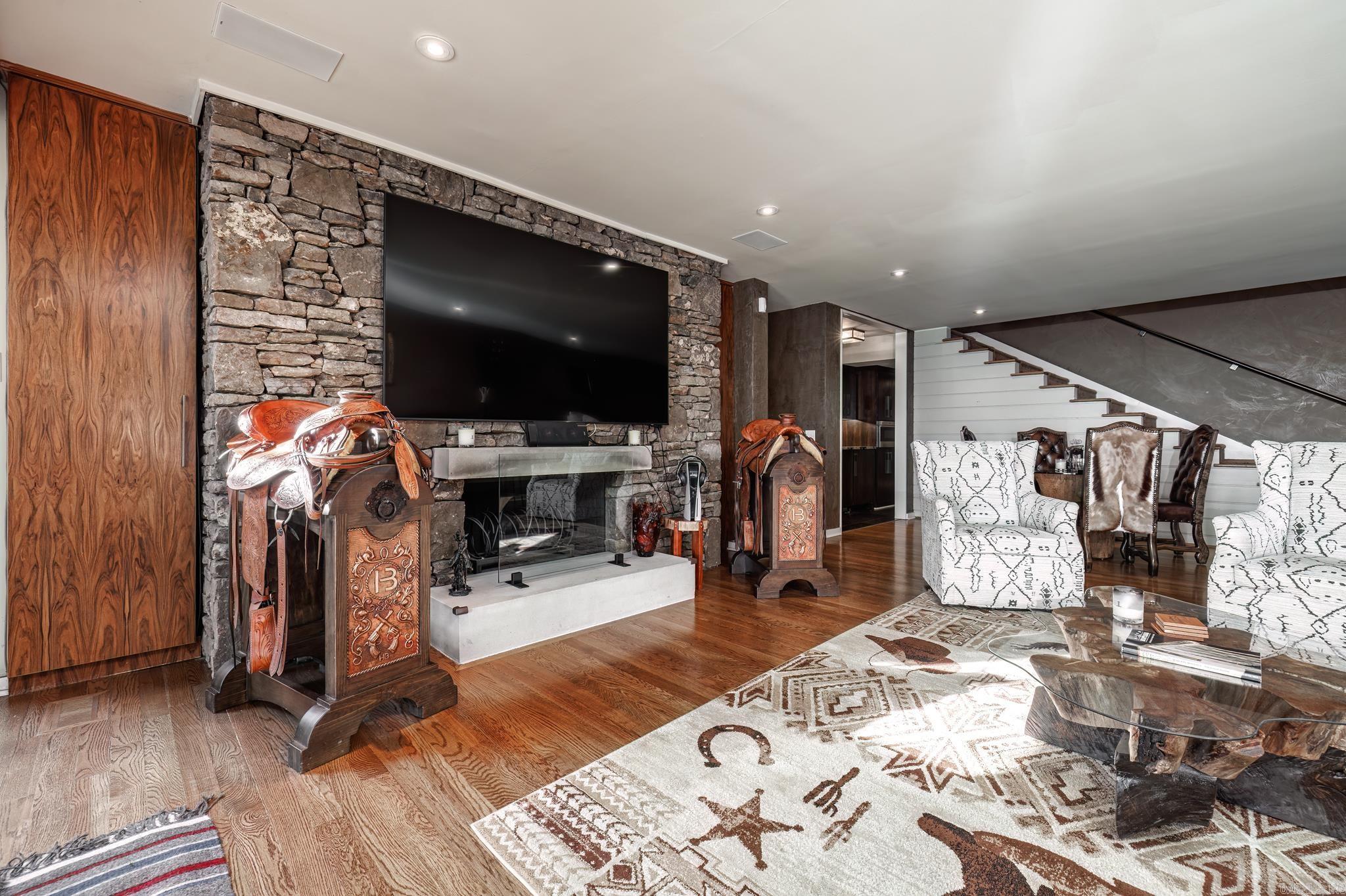 RIVERVIEW POINT - Residential