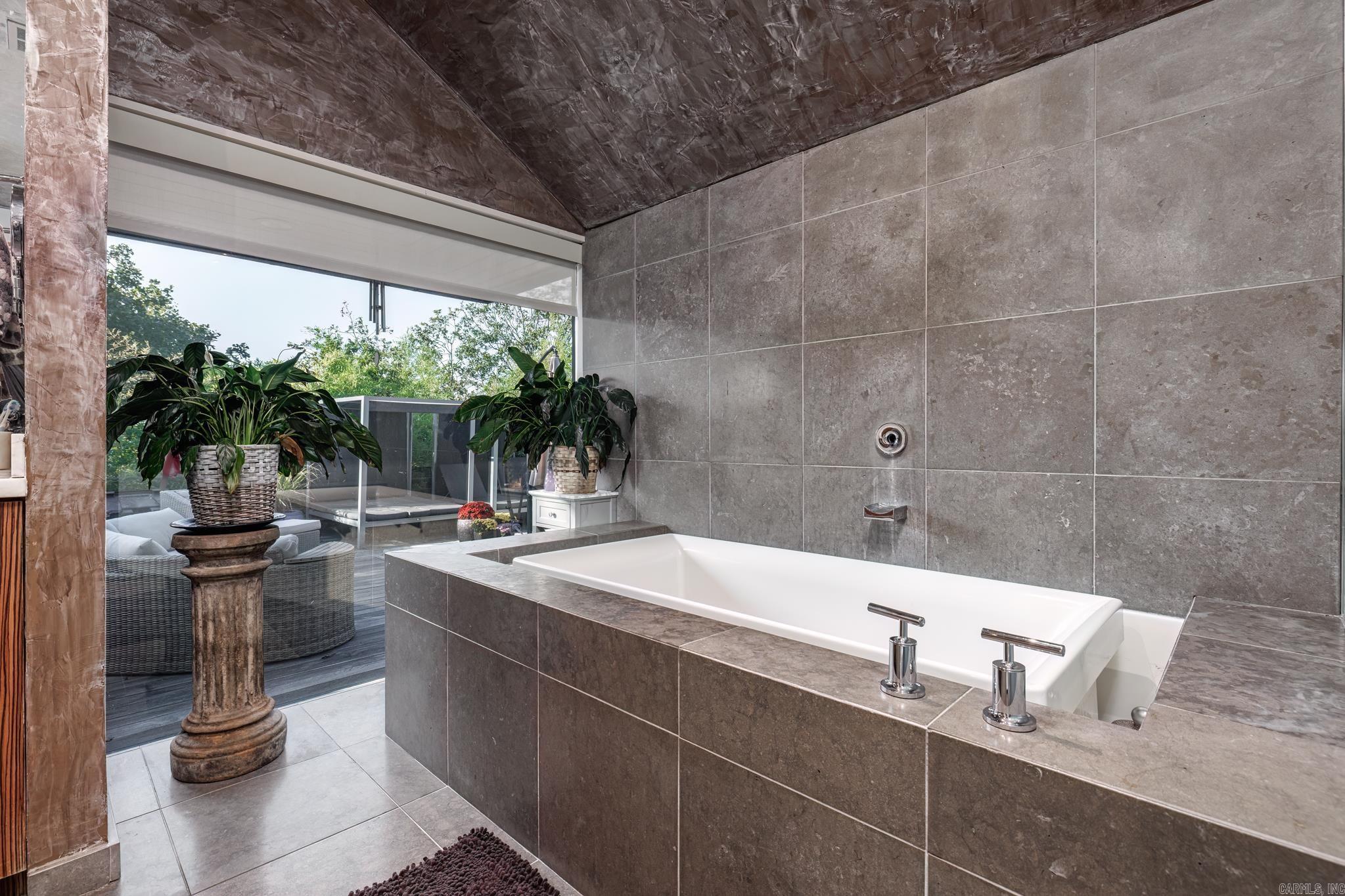 RIVERVIEW POINT - Residential