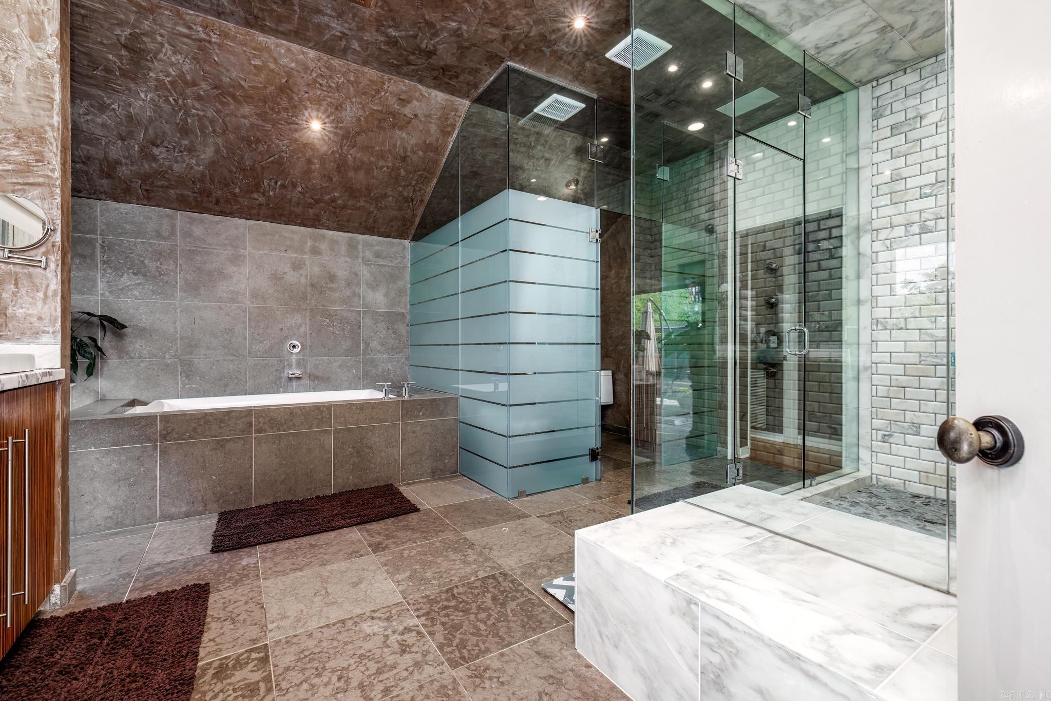 RIVERVIEW POINT - Residential