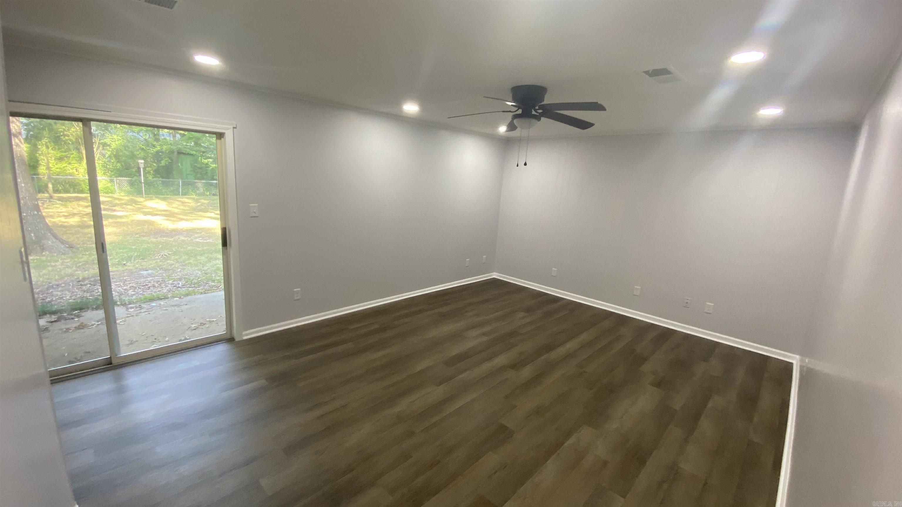 OAK MEADOWS - Residential