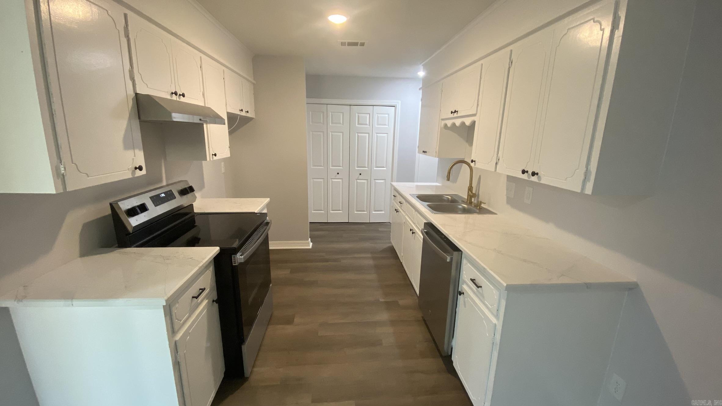 OAK MEADOWS - Residential