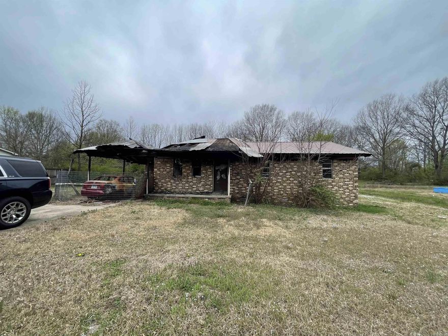 3 Bedroom, 1 Bath home with a prime investment opportunity for investors or handy individuals looking to roll up their sleeves and turn this diamond in the rough into a gem. Property has fire damage.
