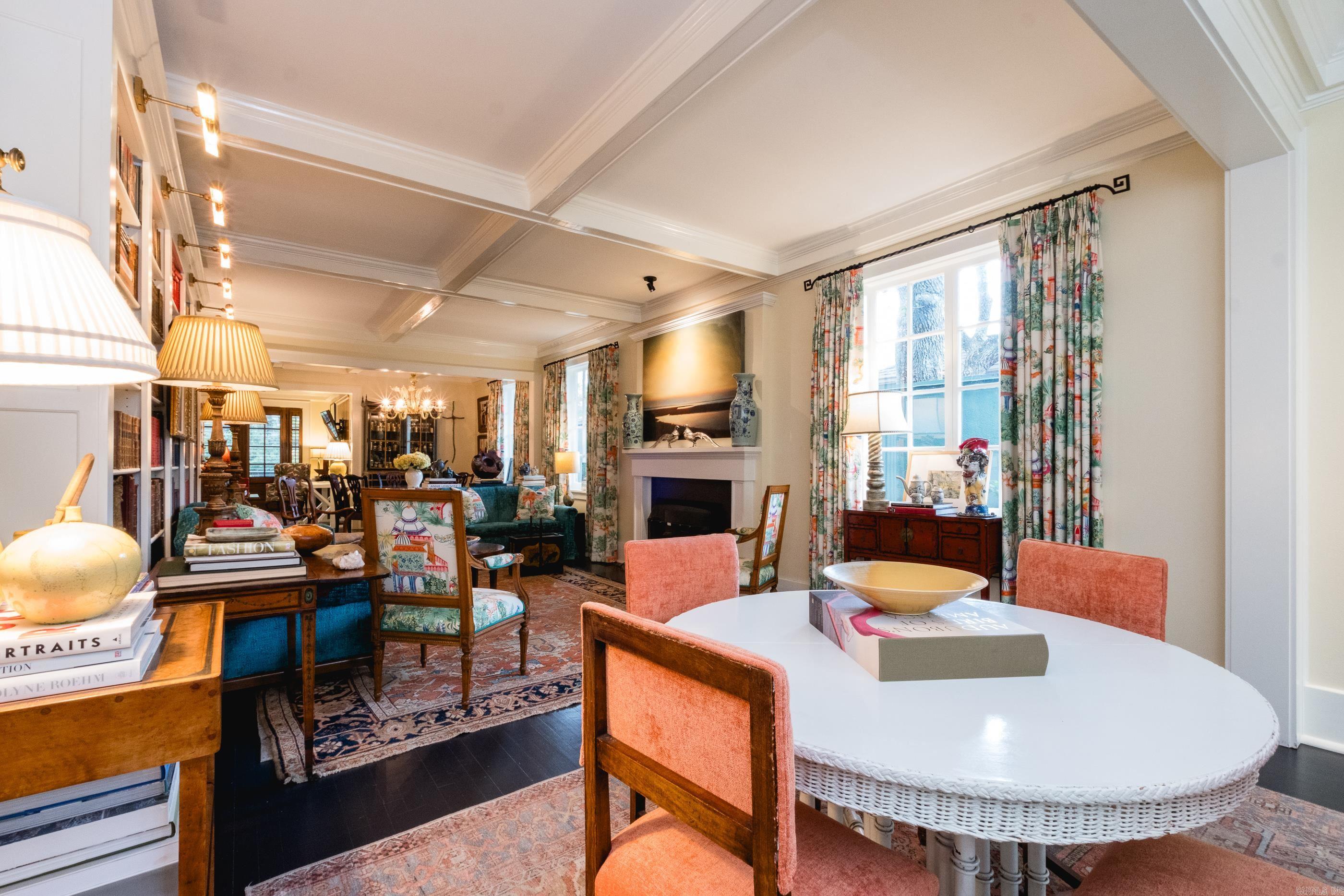 COUNTRY CLUB HGTS - Residential