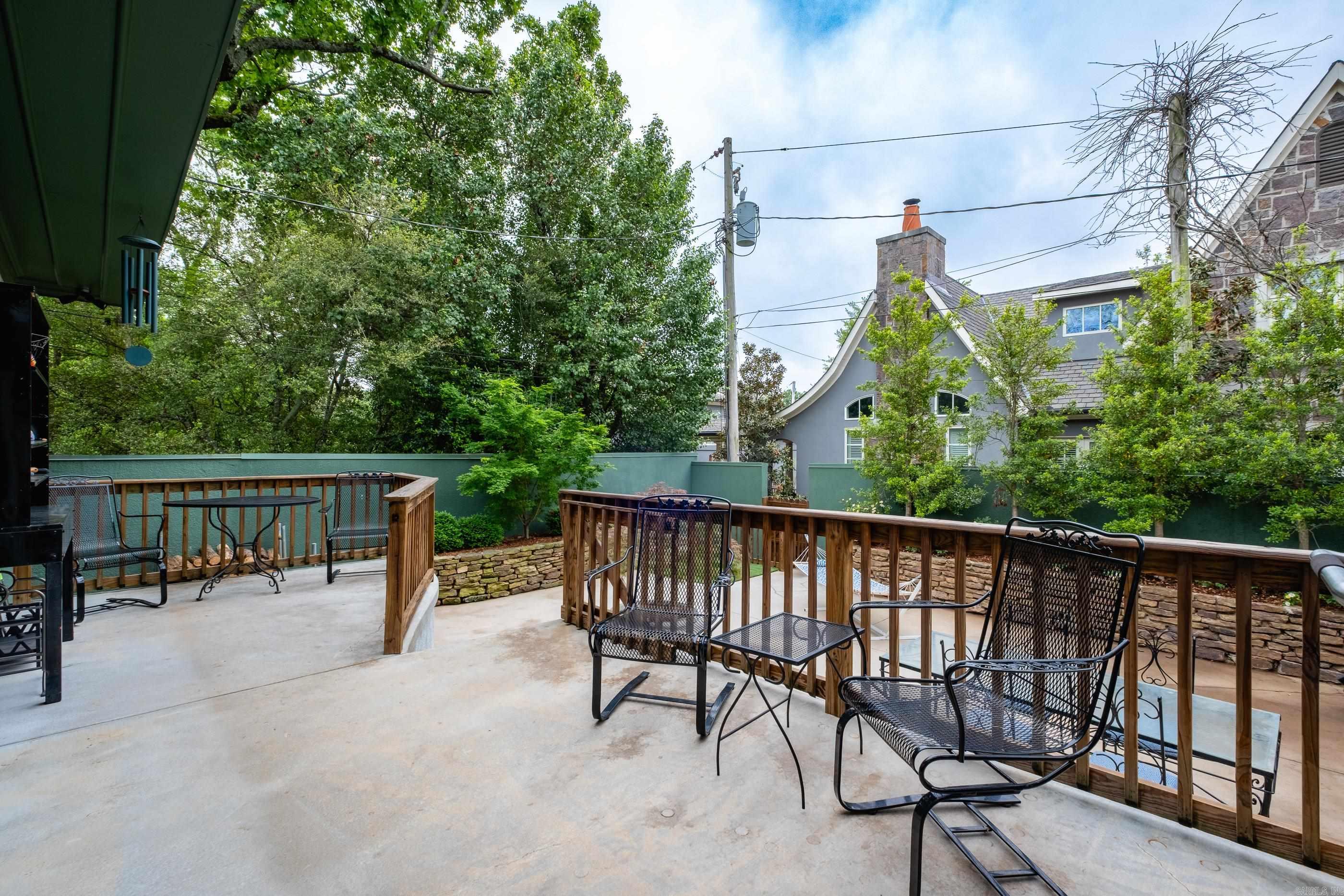 COUNTRY CLUB HGTS - Residential