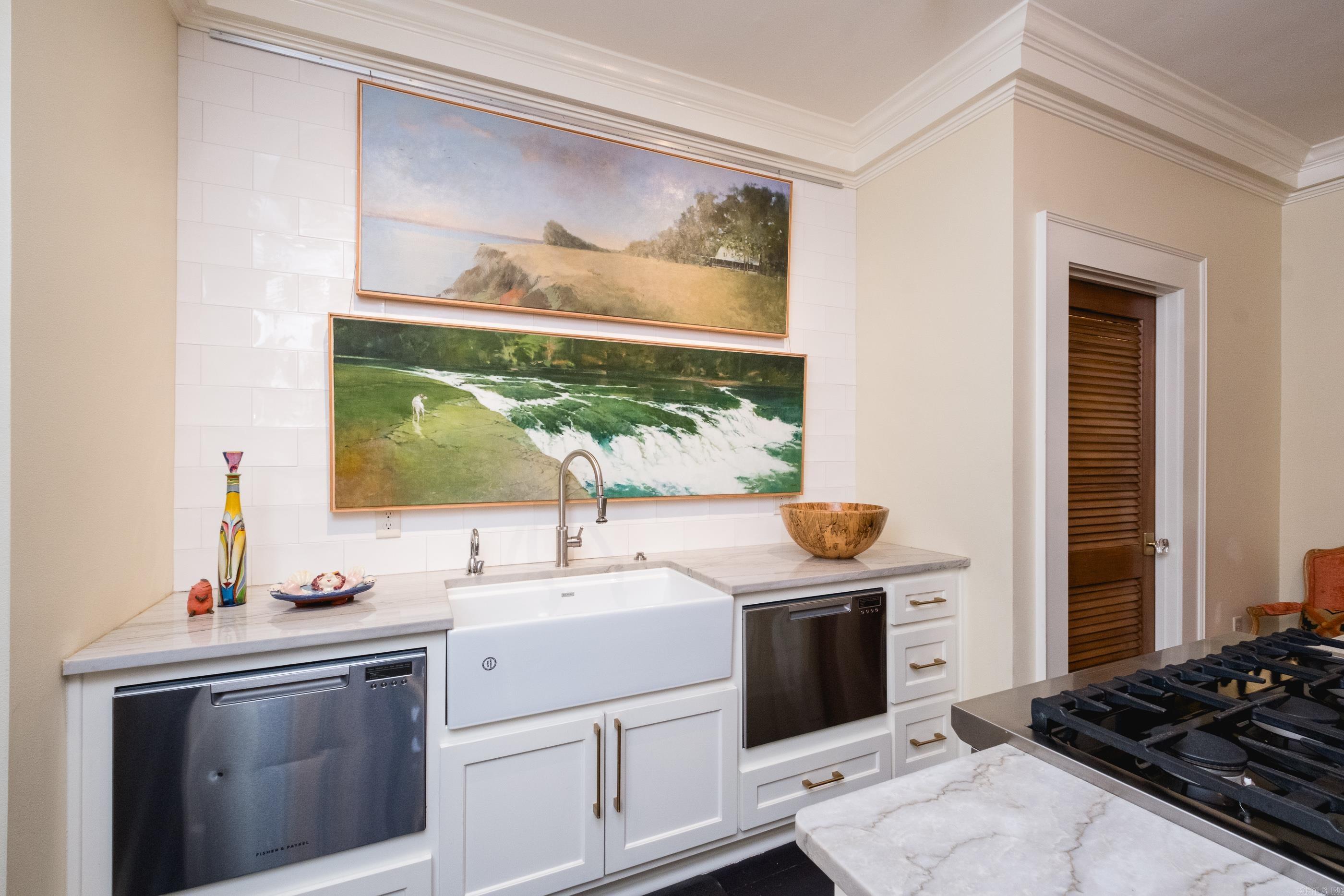 COUNTRY CLUB HGTS - Residential