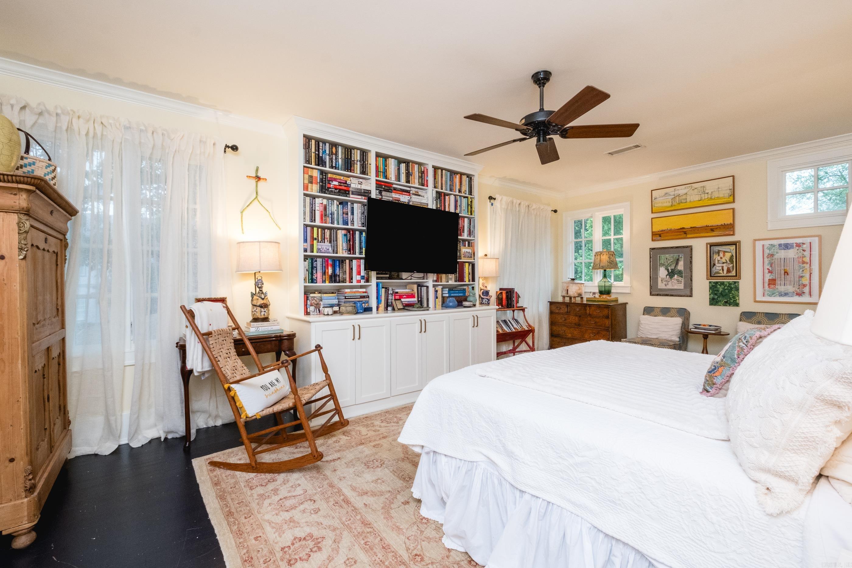 COUNTRY CLUB HGTS - Residential