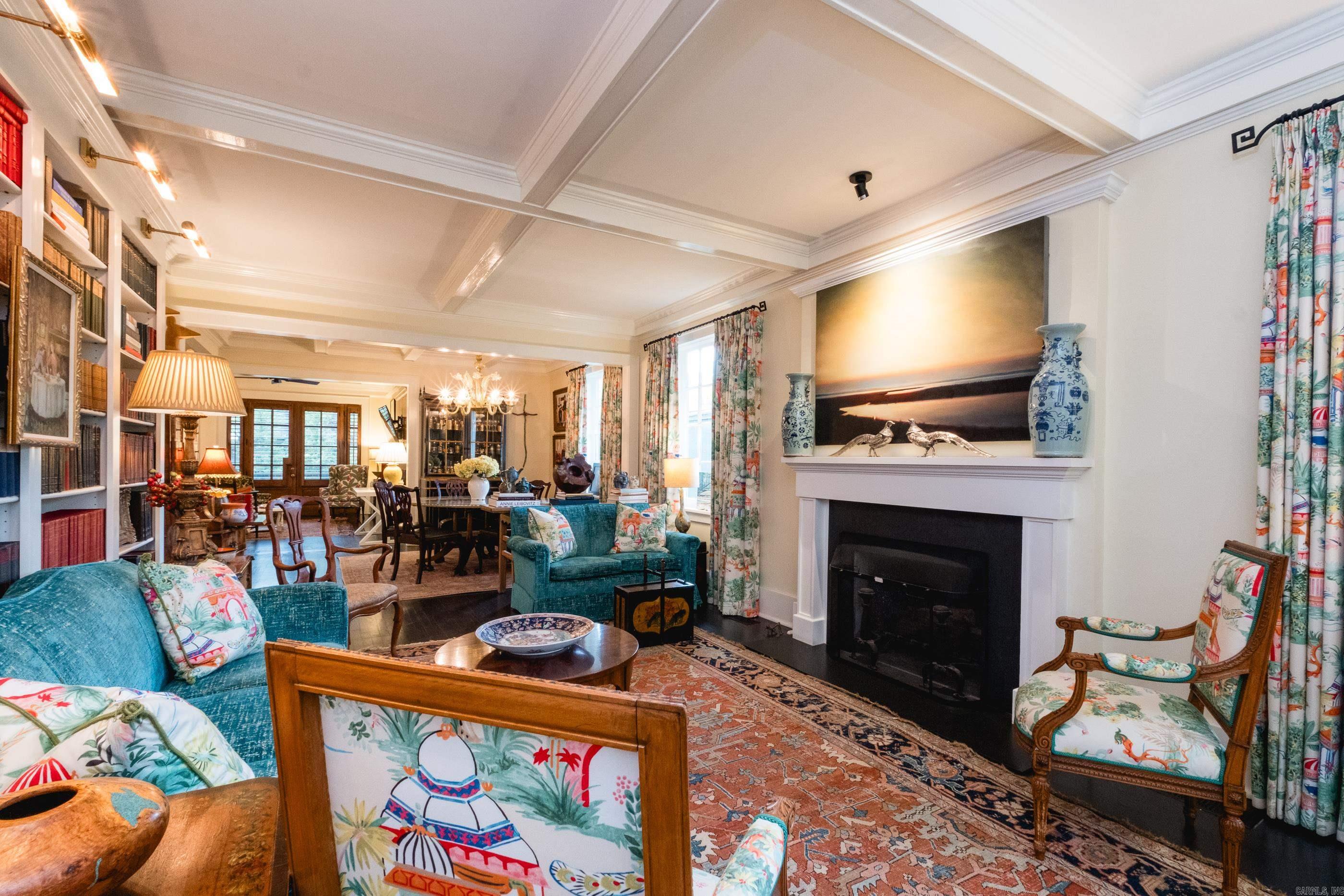 COUNTRY CLUB HGTS - Residential