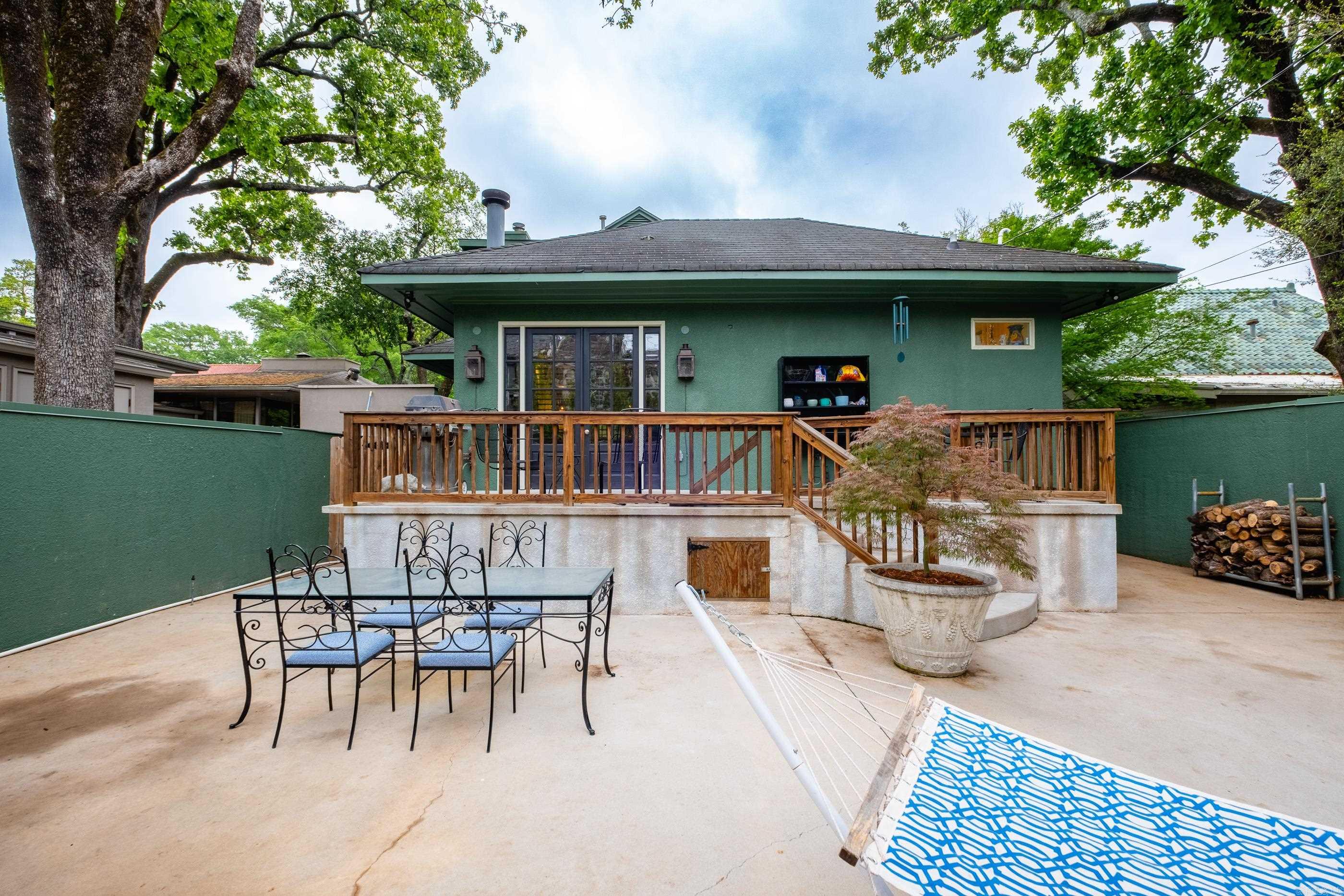 COUNTRY CLUB HGTS - Residential