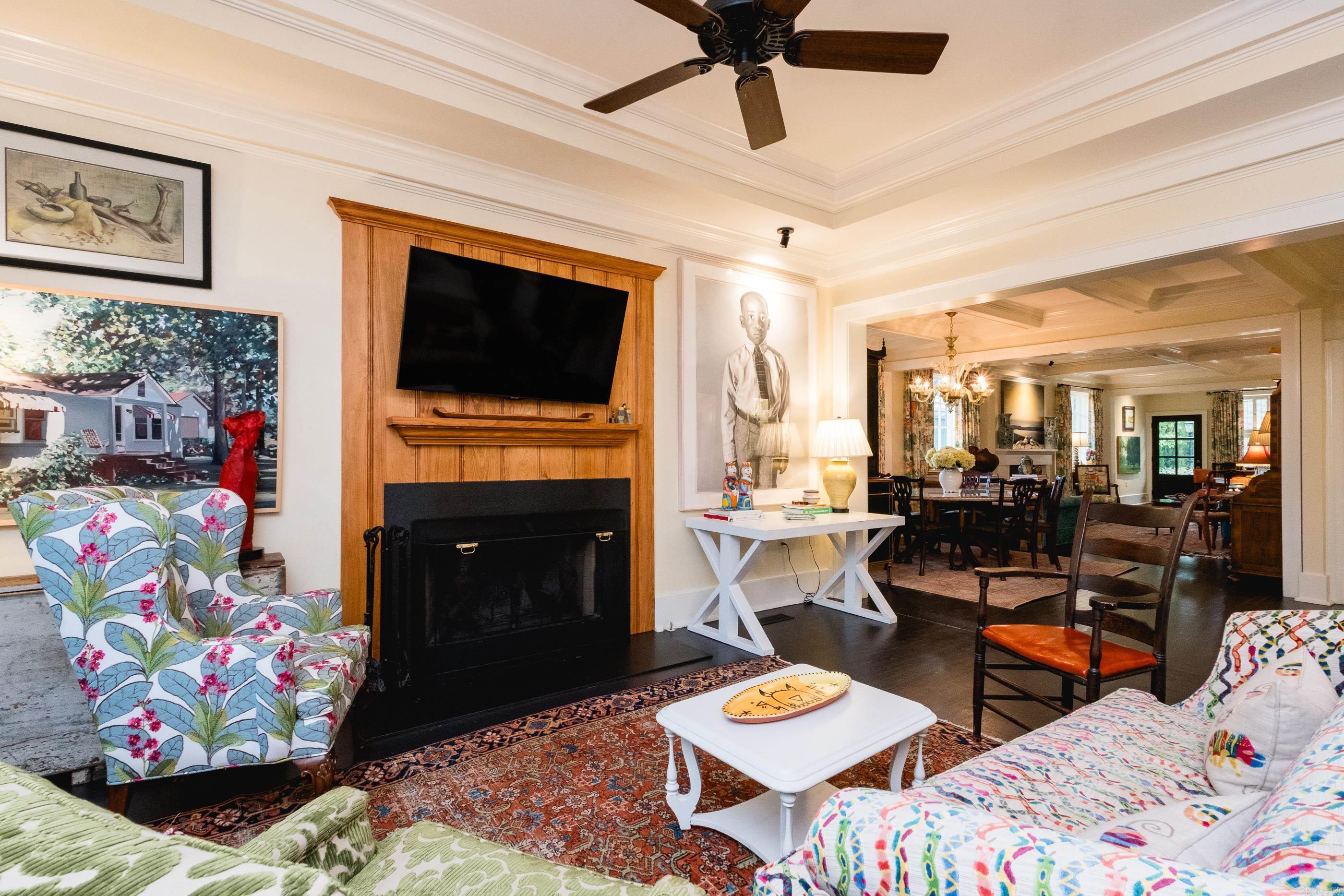 COUNTRY CLUB HGTS - Residential