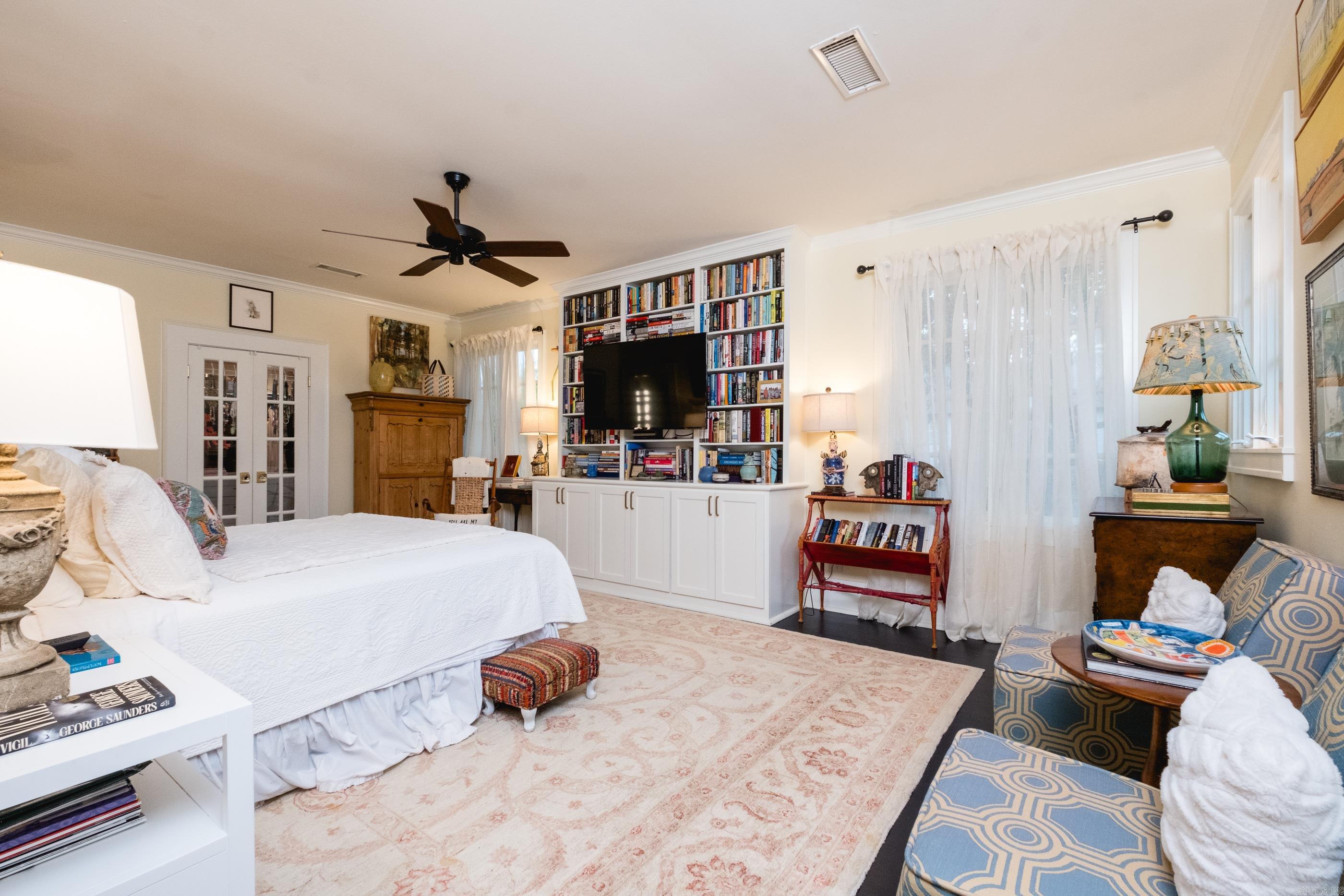 COUNTRY CLUB HGTS - Residential