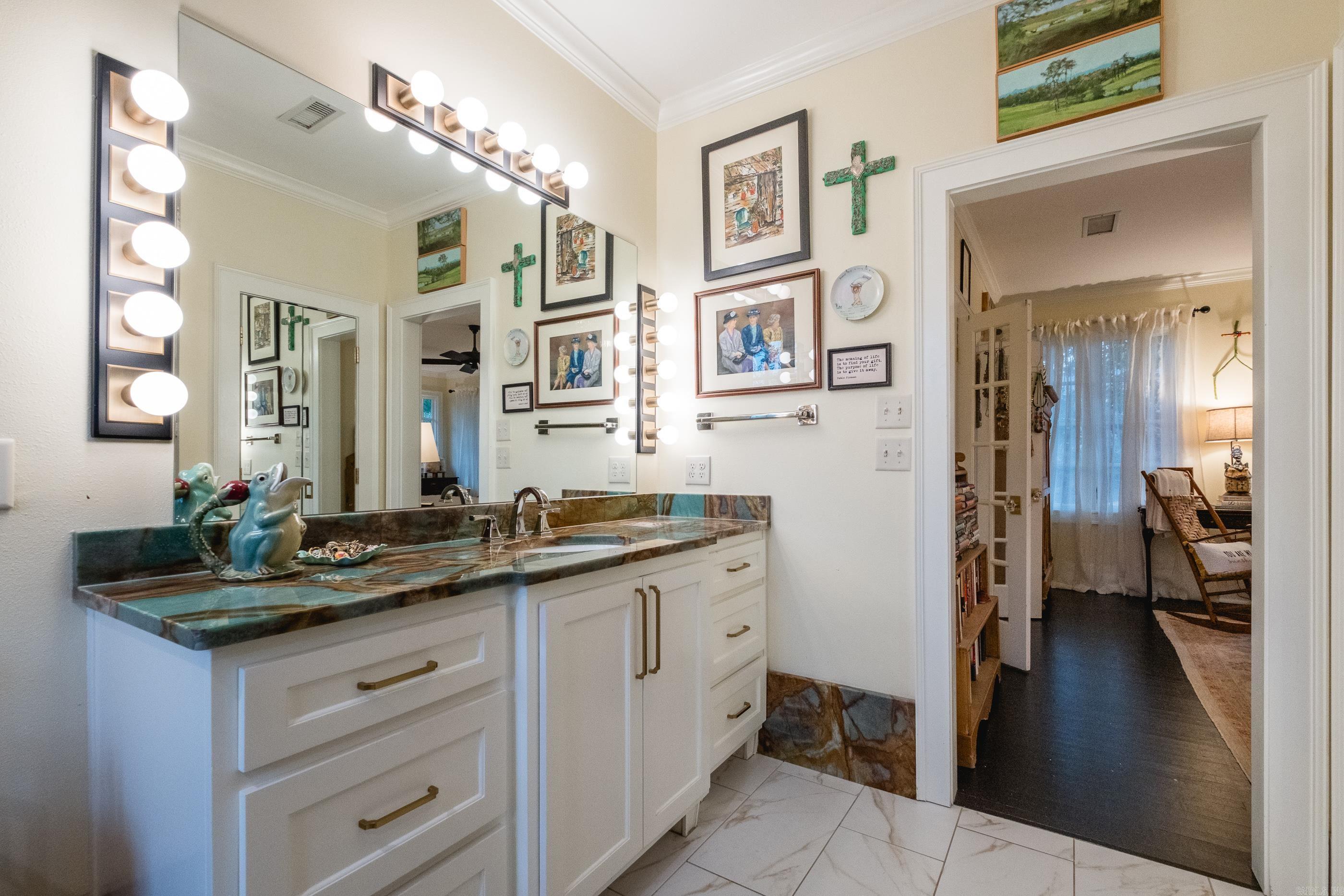 COUNTRY CLUB HGTS - Residential