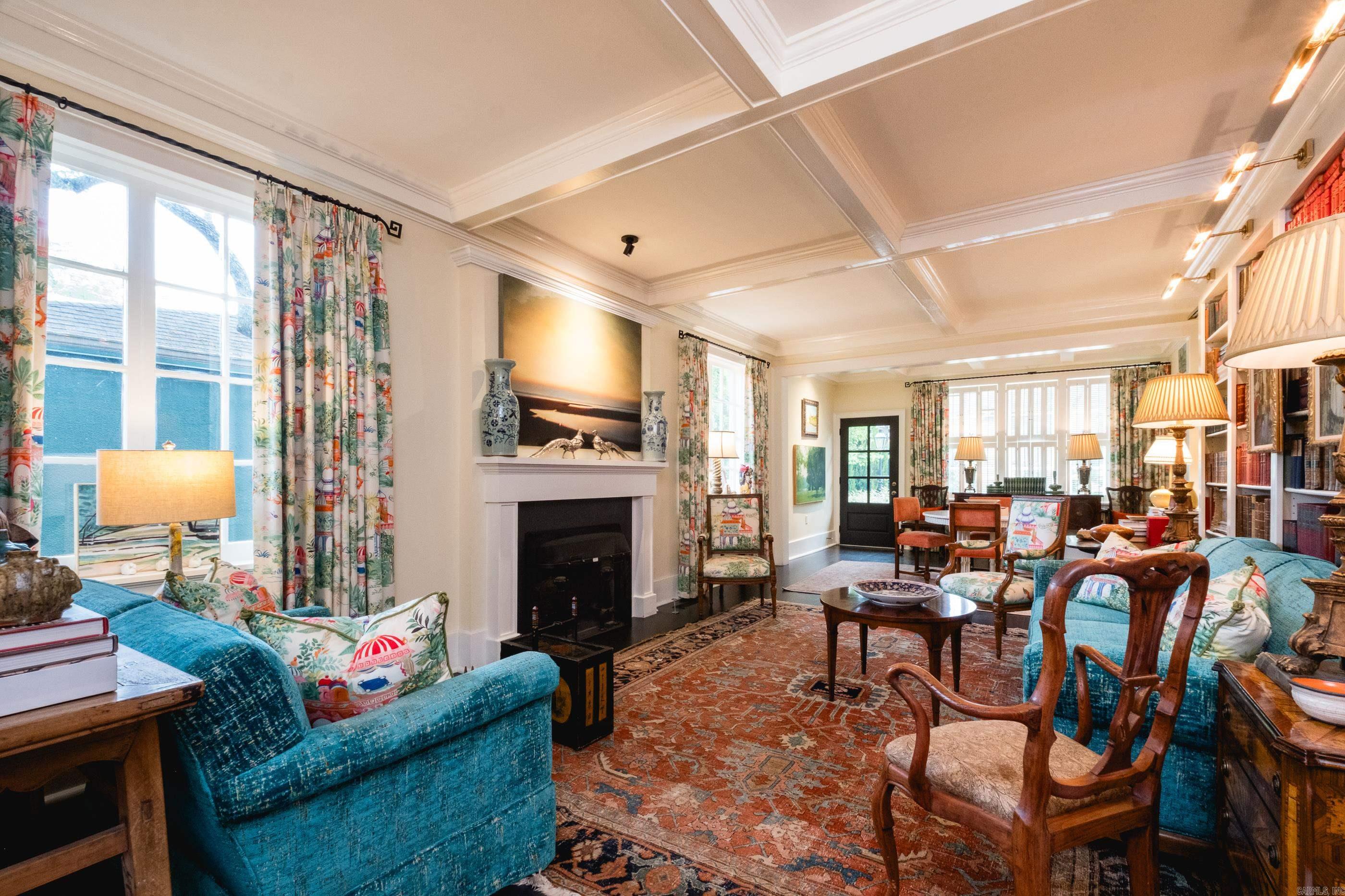 COUNTRY CLUB HGTS - Residential