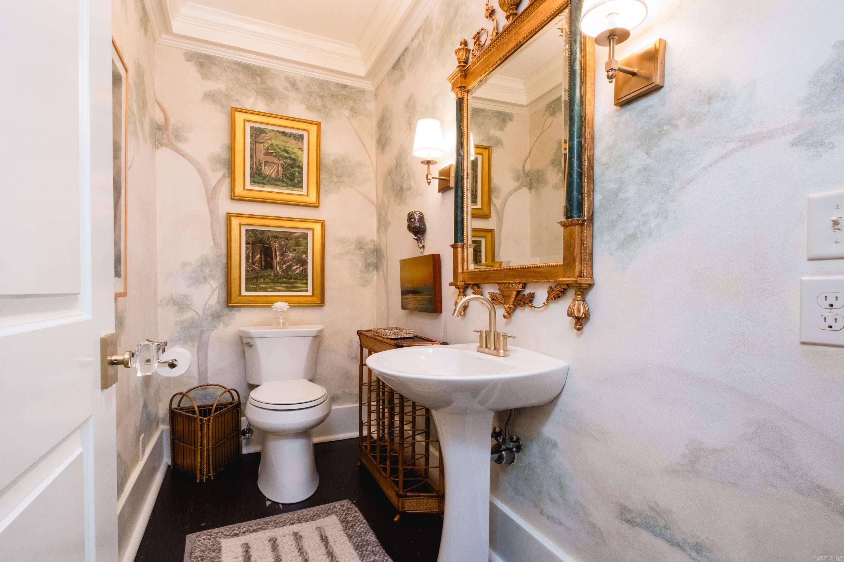 COUNTRY CLUB HGTS - Residential