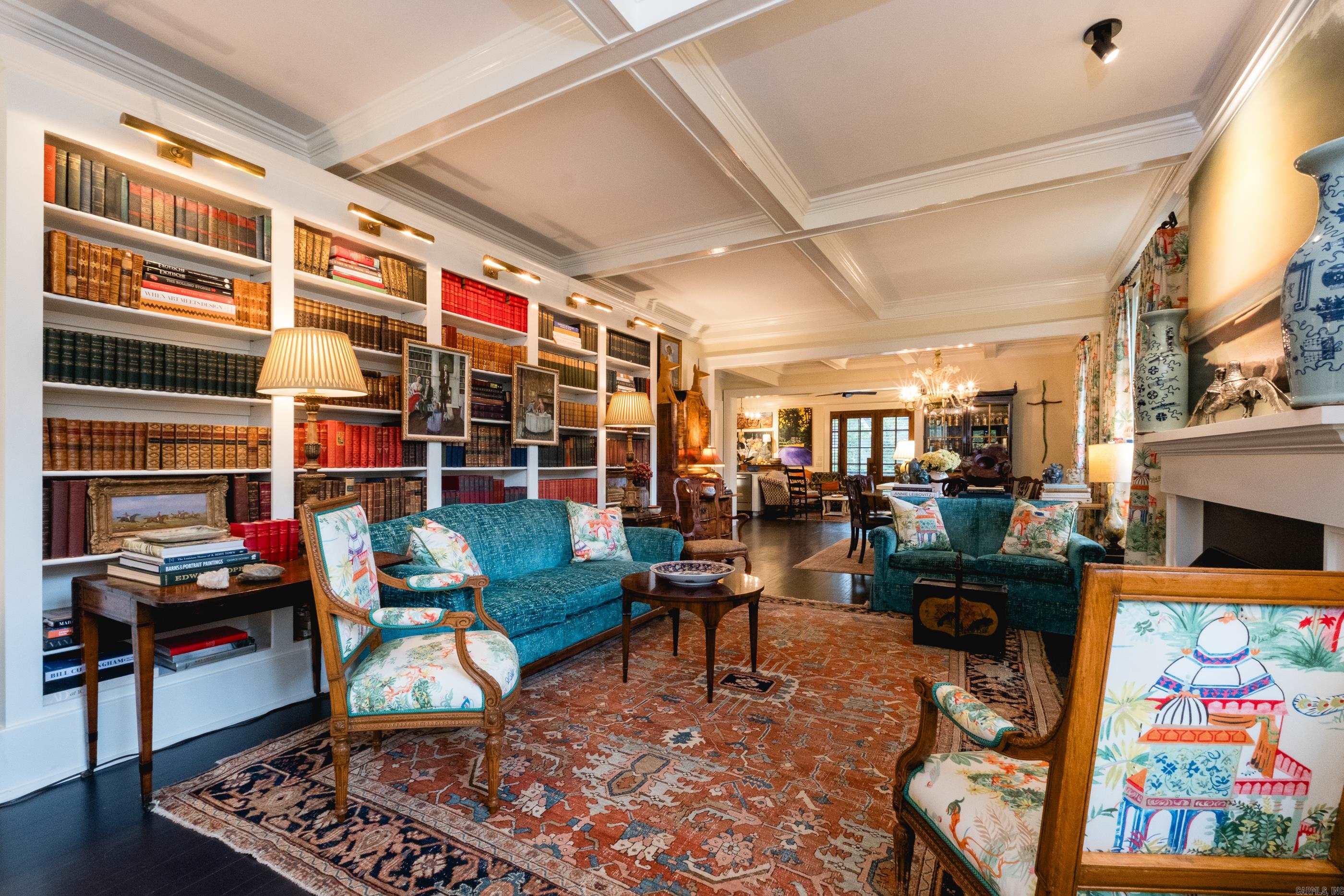 COUNTRY CLUB HGTS - Residential