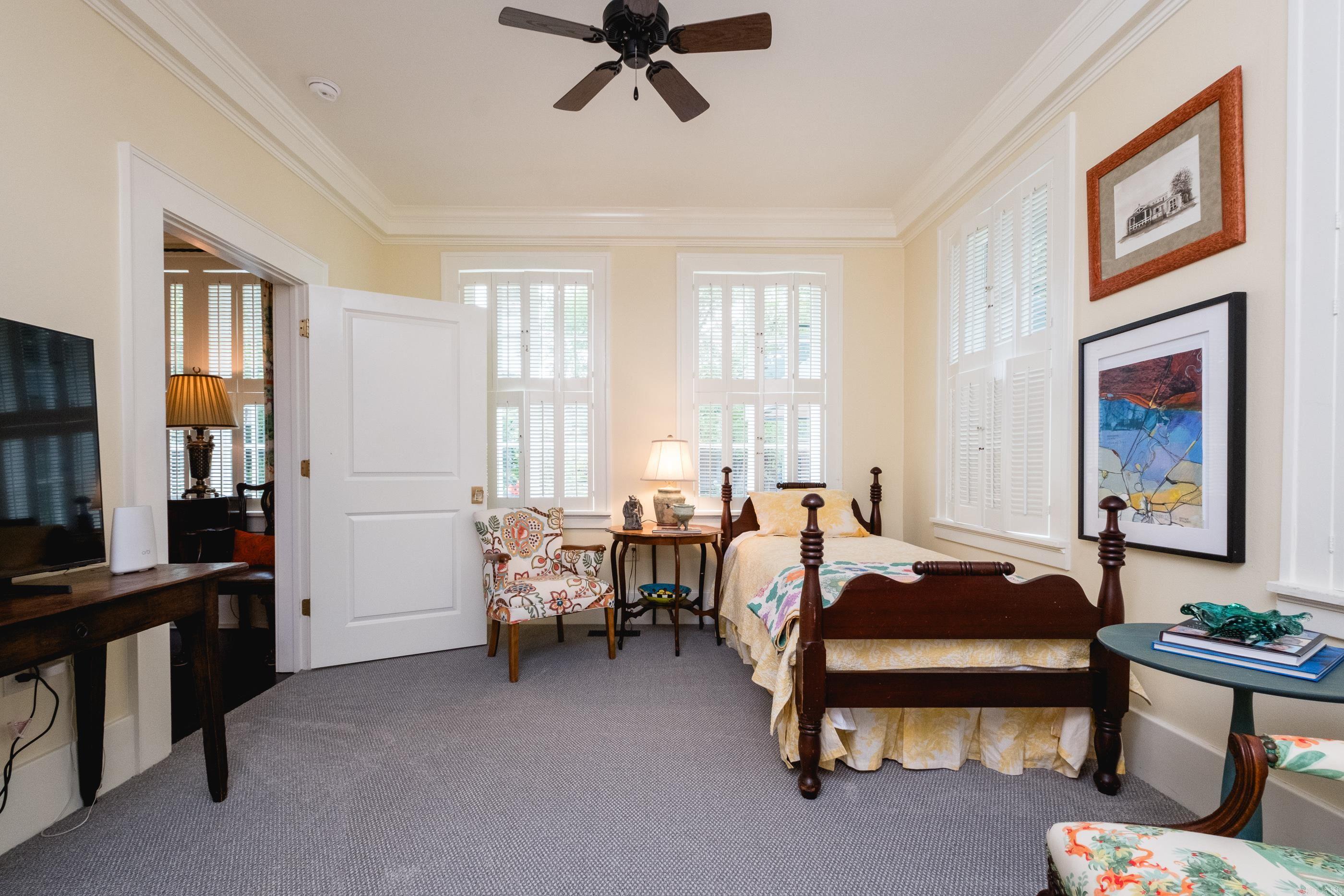 COUNTRY CLUB HGTS - Residential