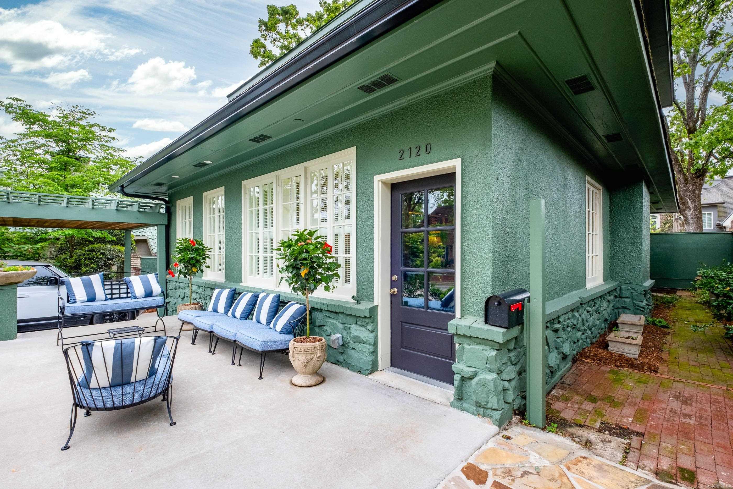 COUNTRY CLUB HGTS - Residential