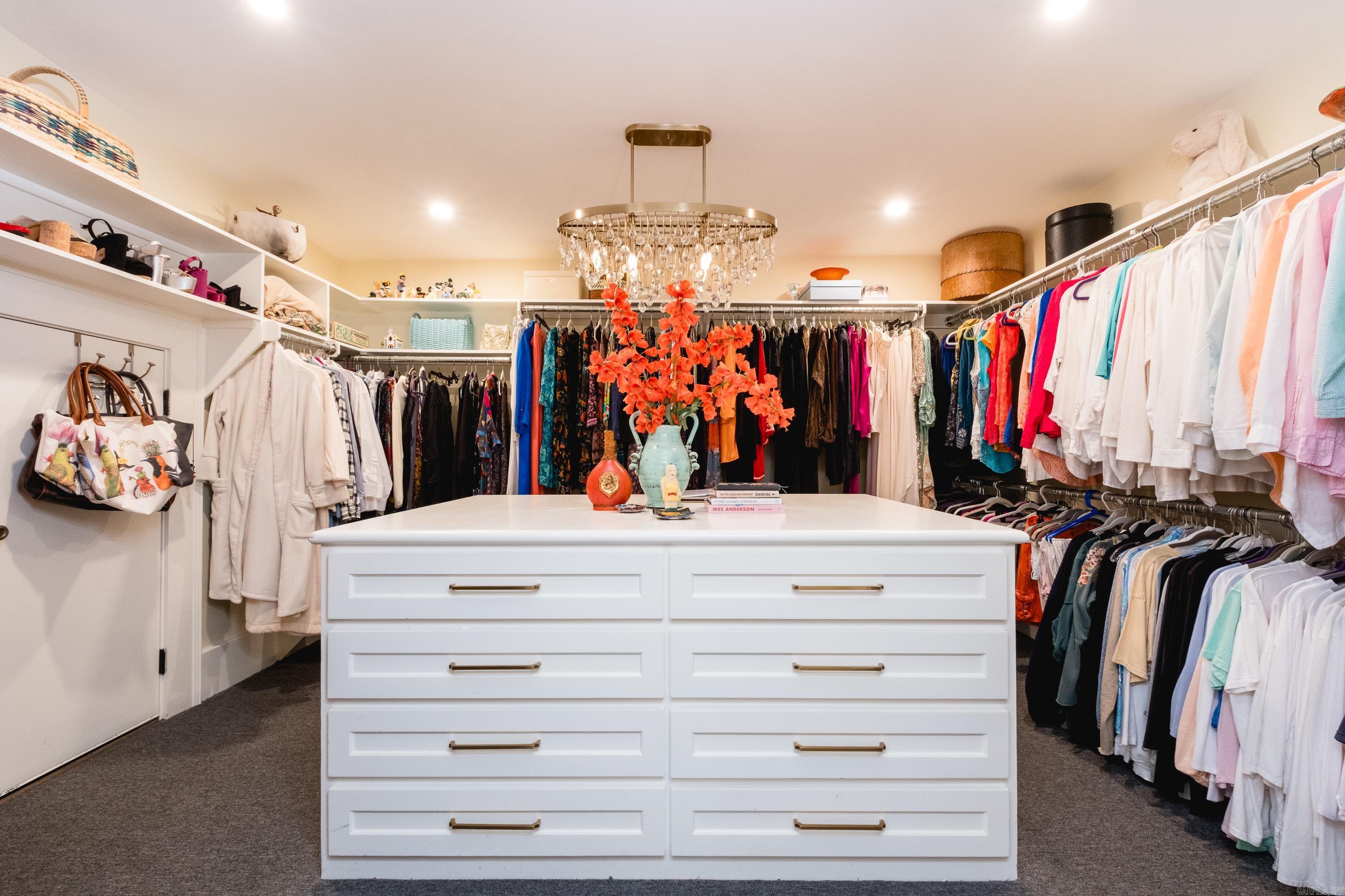 COUNTRY CLUB HGTS - Residential