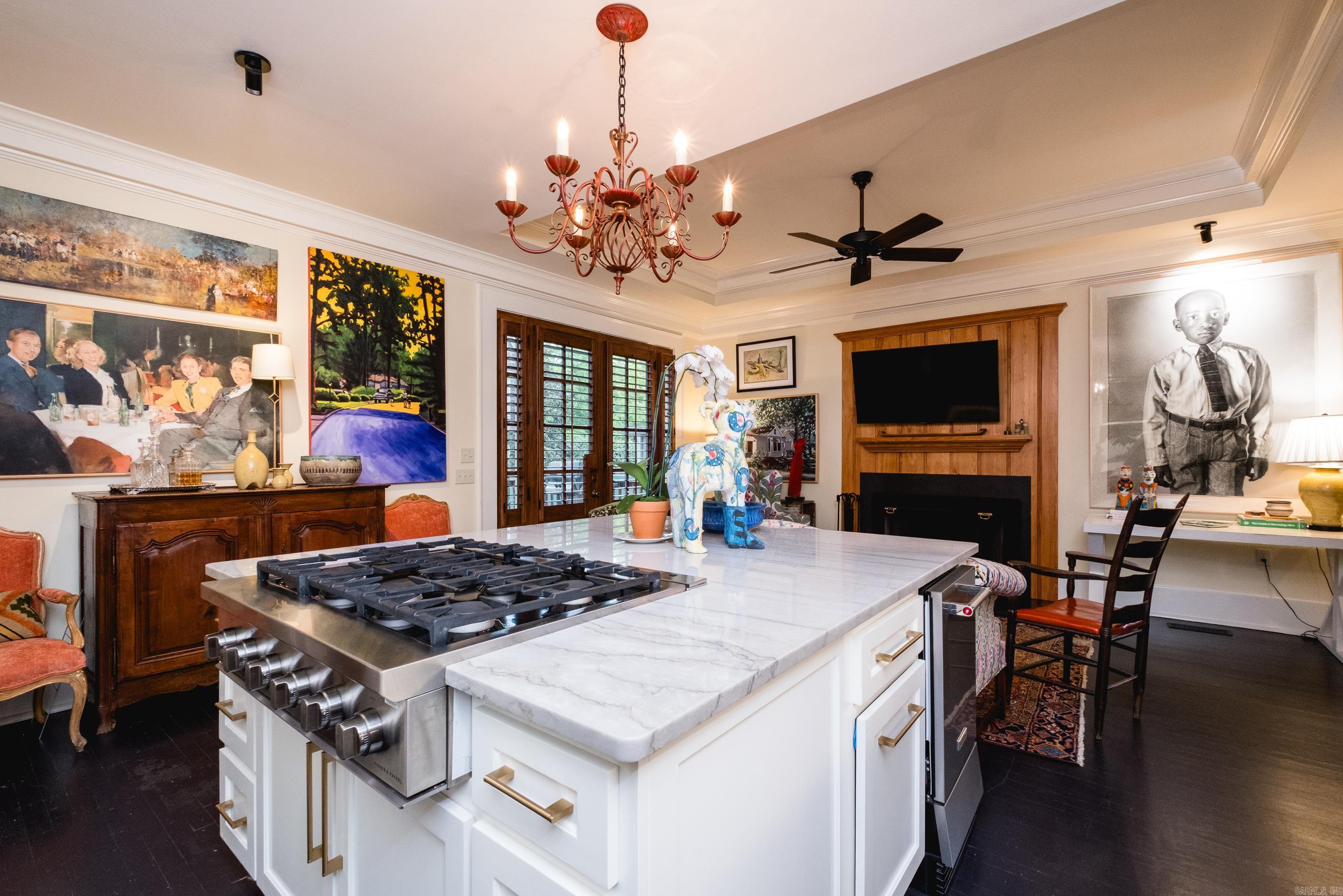 COUNTRY CLUB HGTS - Residential