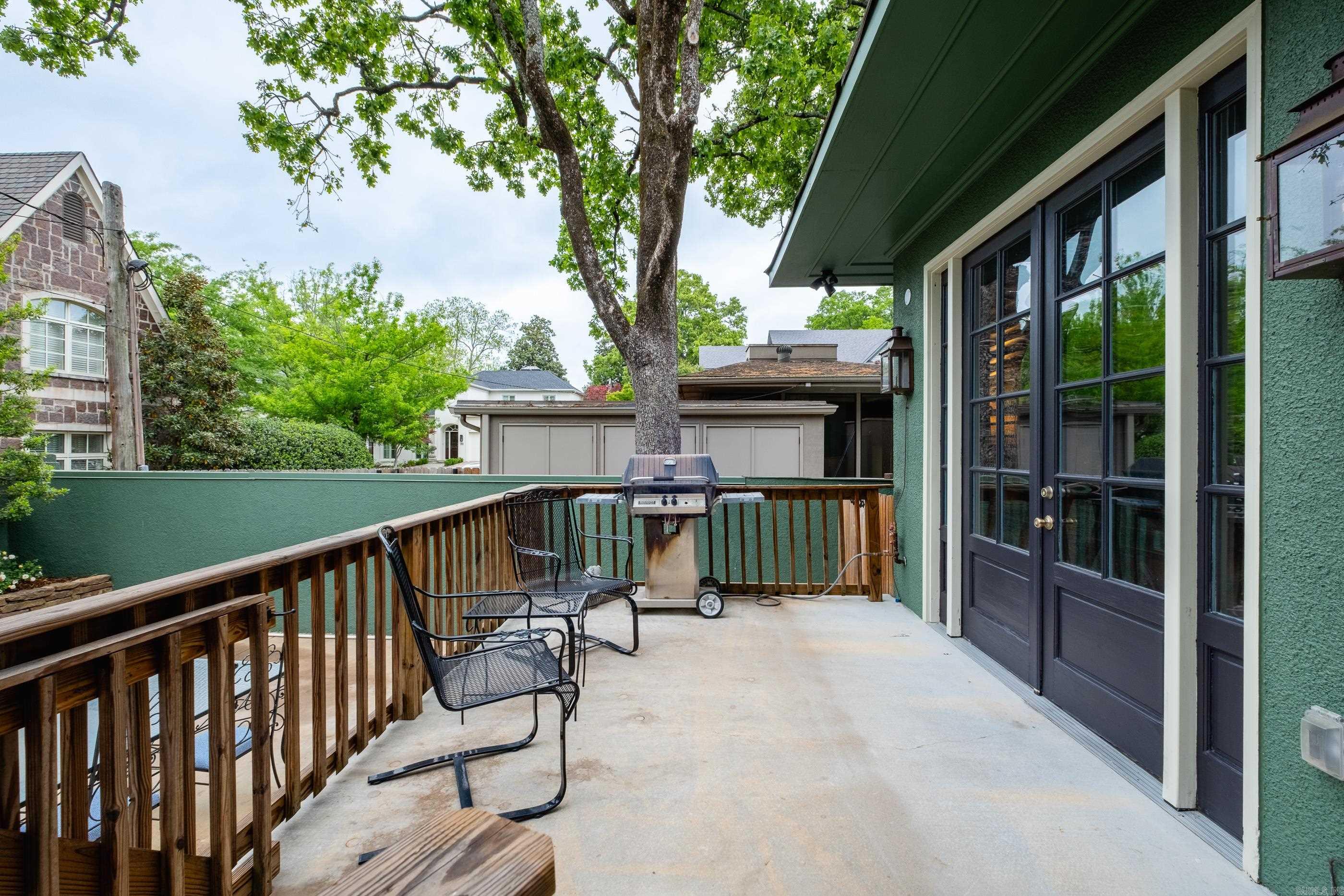 COUNTRY CLUB HGTS - Residential