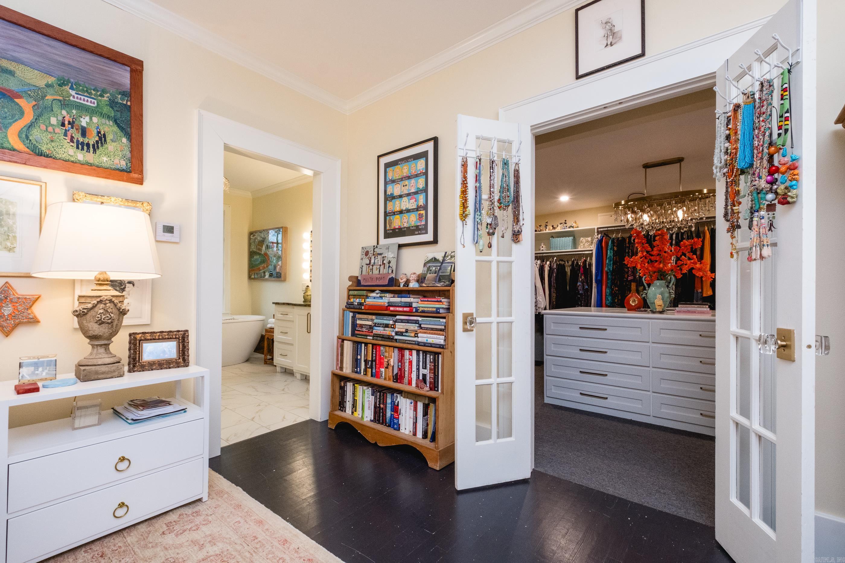 COUNTRY CLUB HGTS - Residential