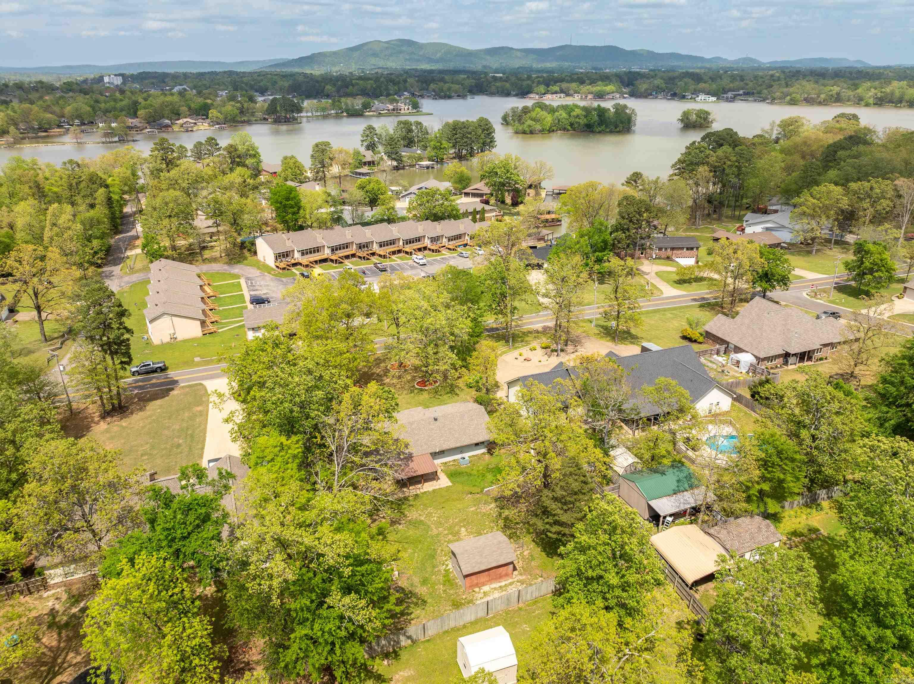 LAKE VIEW - Residential