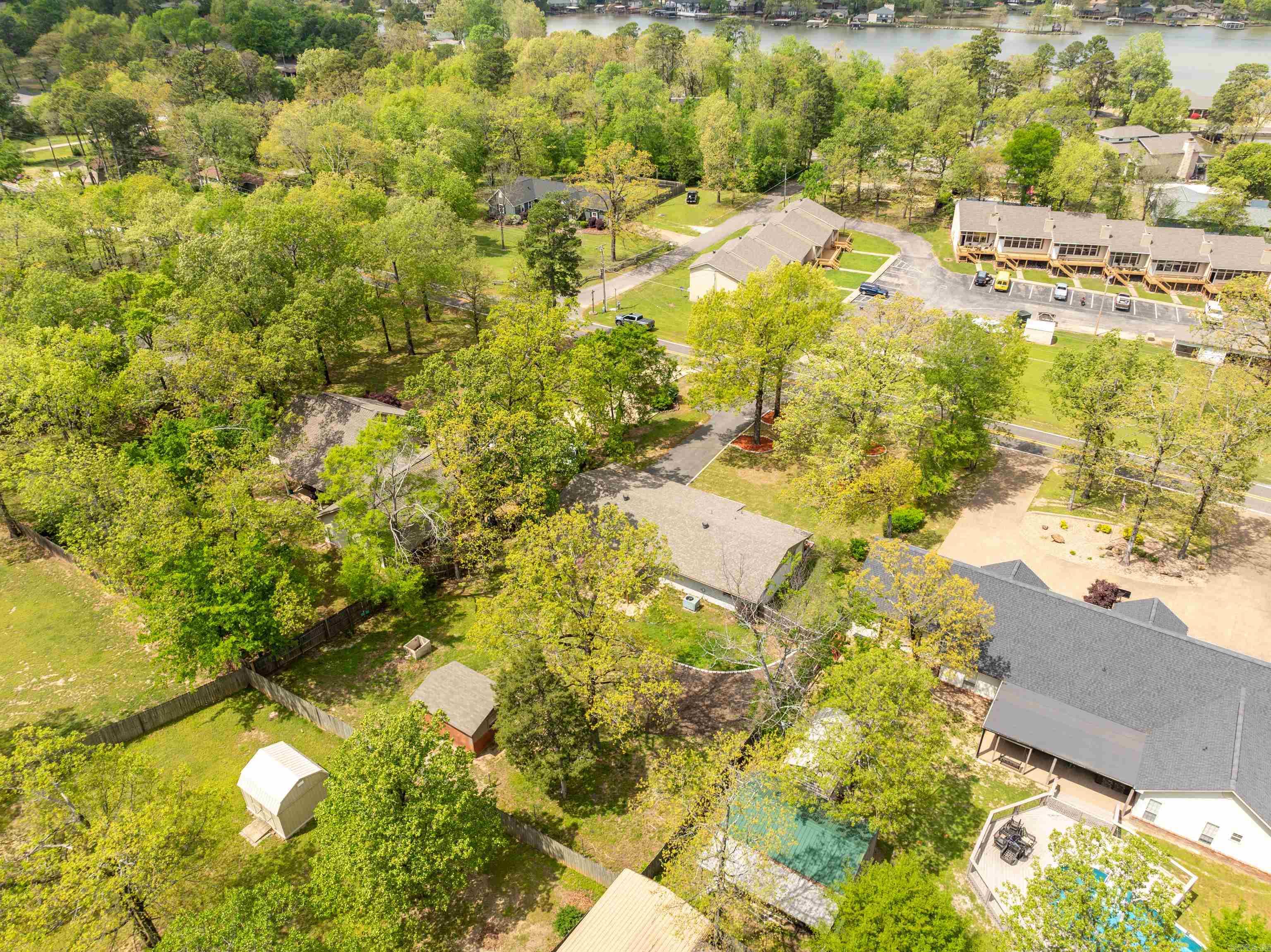 LAKE VIEW - Residential