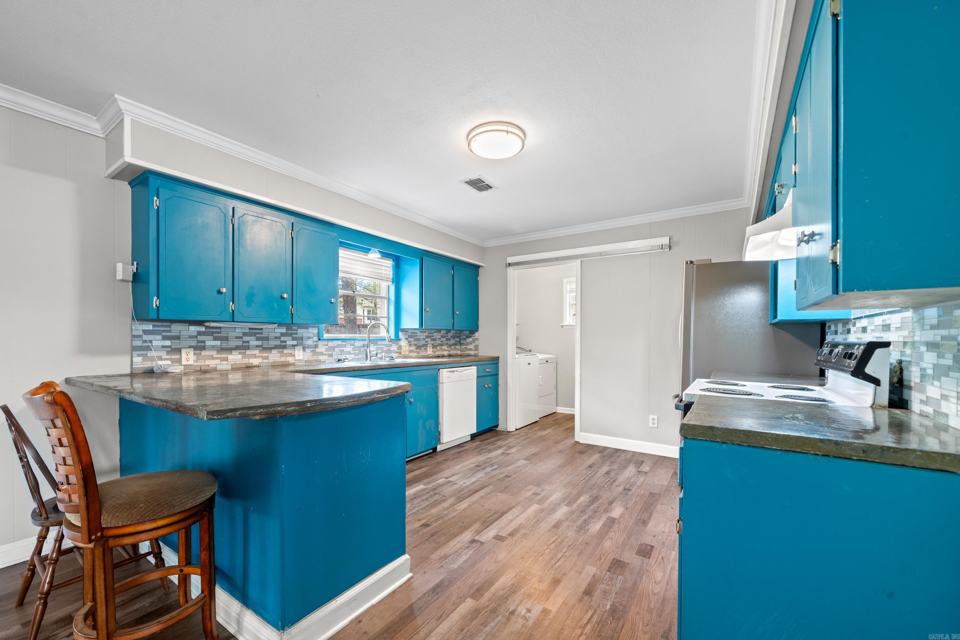 LAKE VIEW - Residential