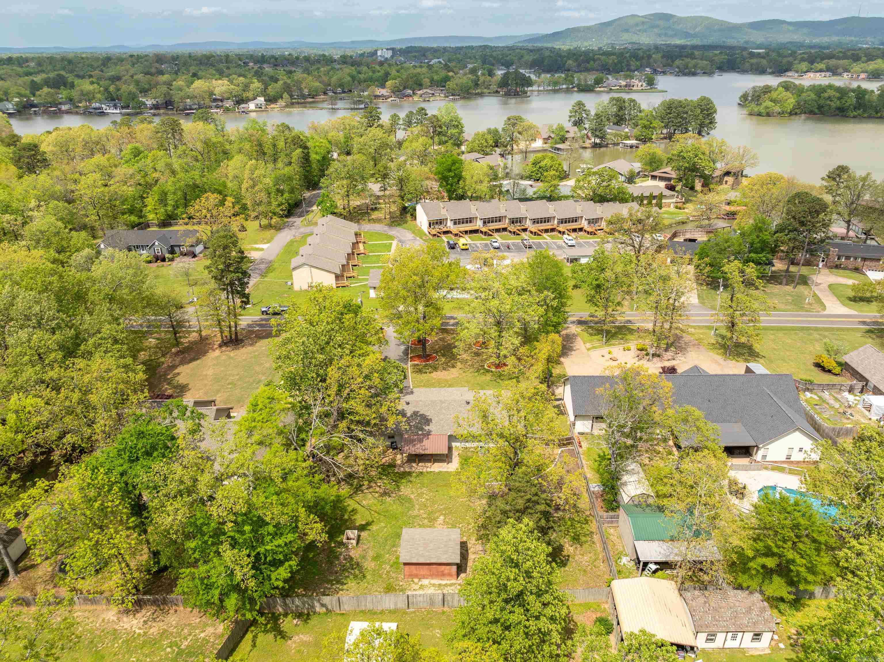 LAKE VIEW - Residential