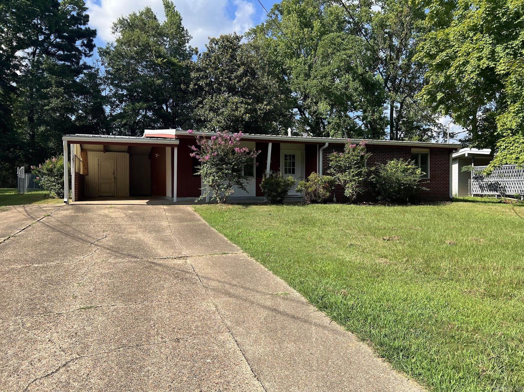 Come see this beautiful renovated 3 bedroom 2 bath home in Arkadelphia. This home is a perfect first home with granite countertops in the renovated kitchen. The large living room gives the living space of the home an open feel with great natural light. Enjoy a large back yard with a patio for those nice afternoons and evenings. The electrical system has been updated as well as a new roof and HVAC unit all in 2020.