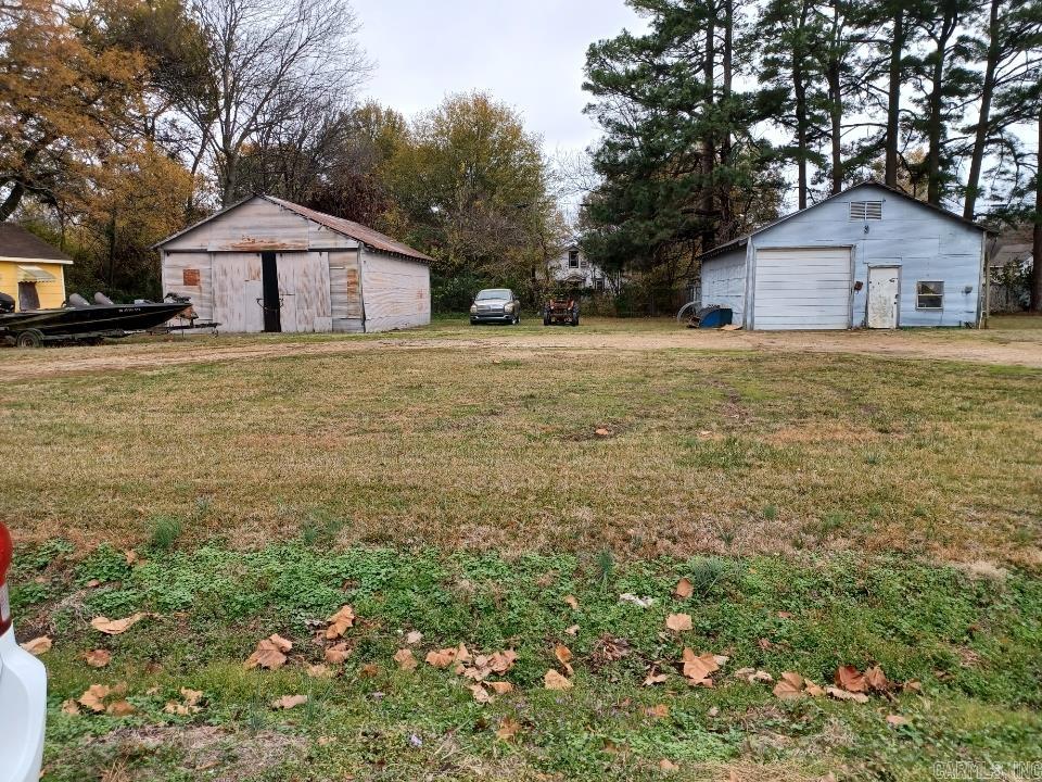 417/419 W. 2nd Street are four adjacent vacant lots with a combined total of 0.53 acres. Zoned R-3 these lots offer investment opportunities; houses, duplex, mobile homes. An Investors dream.... let's meet at the closing table. There are two metal sheds on the lot that will convey with the land.