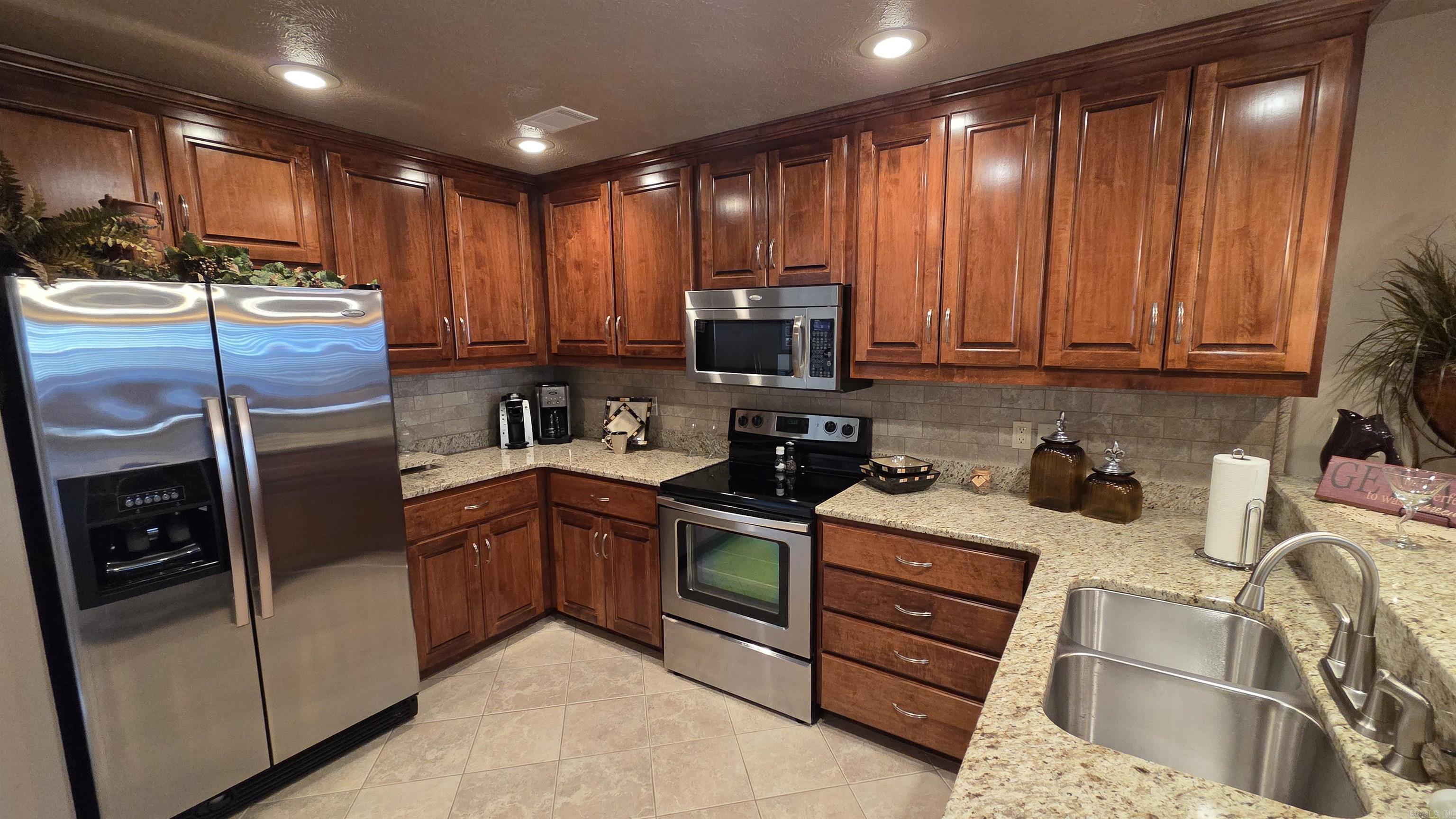 LAKEWOOD HILLS CONDO - Residential