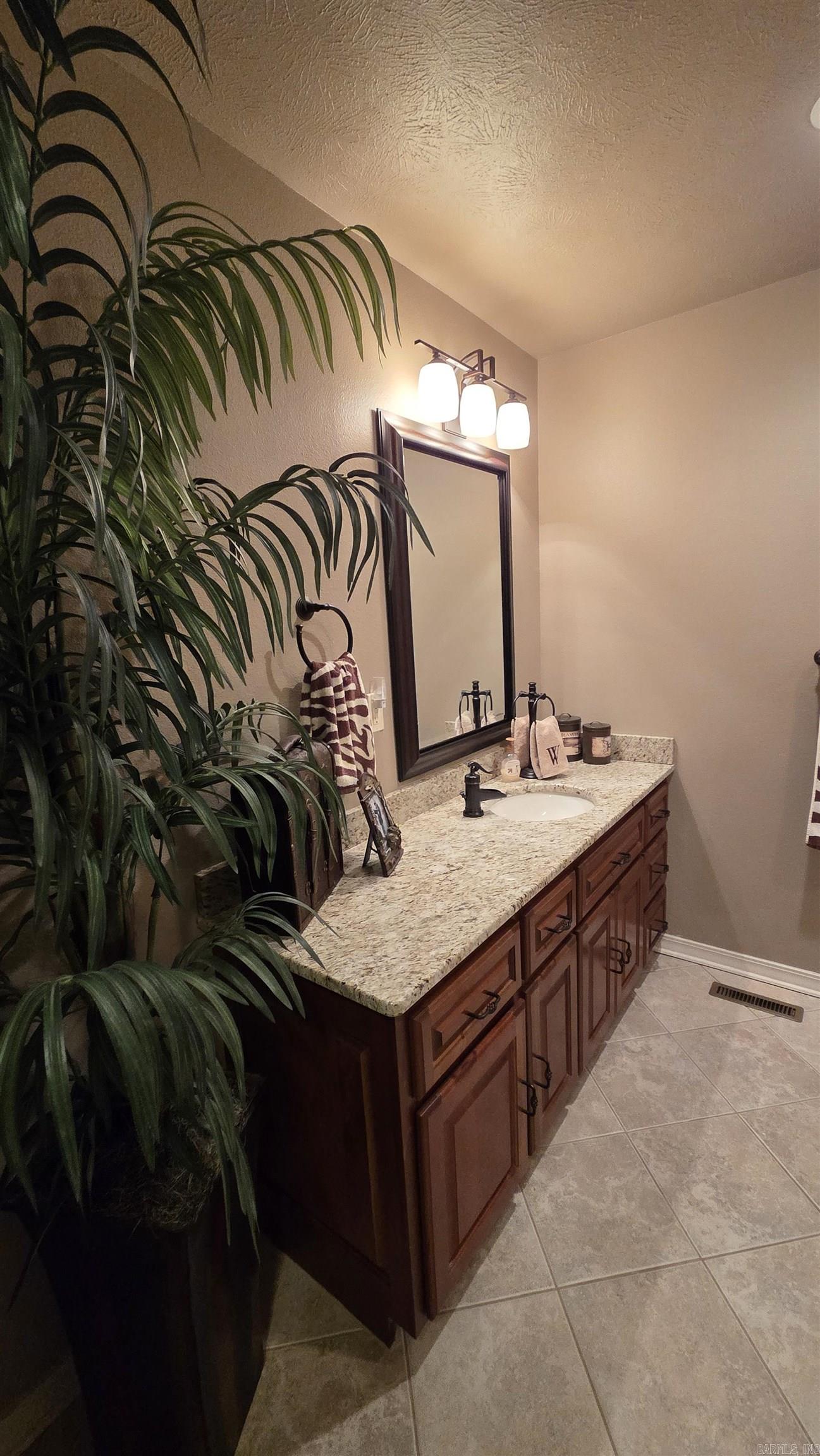 LAKEWOOD HILLS CONDO - Residential