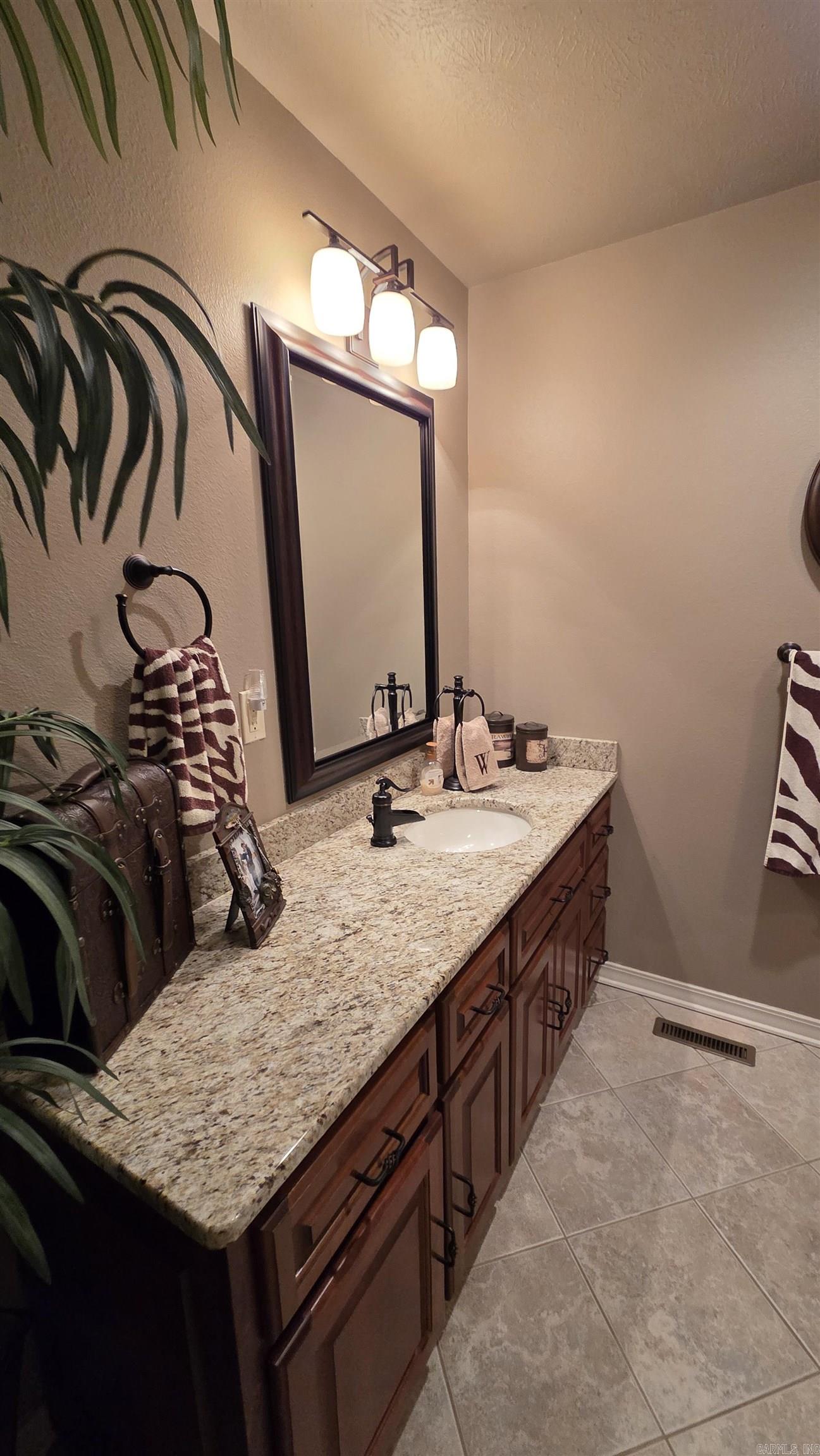 LAKEWOOD HILLS CONDO - Residential